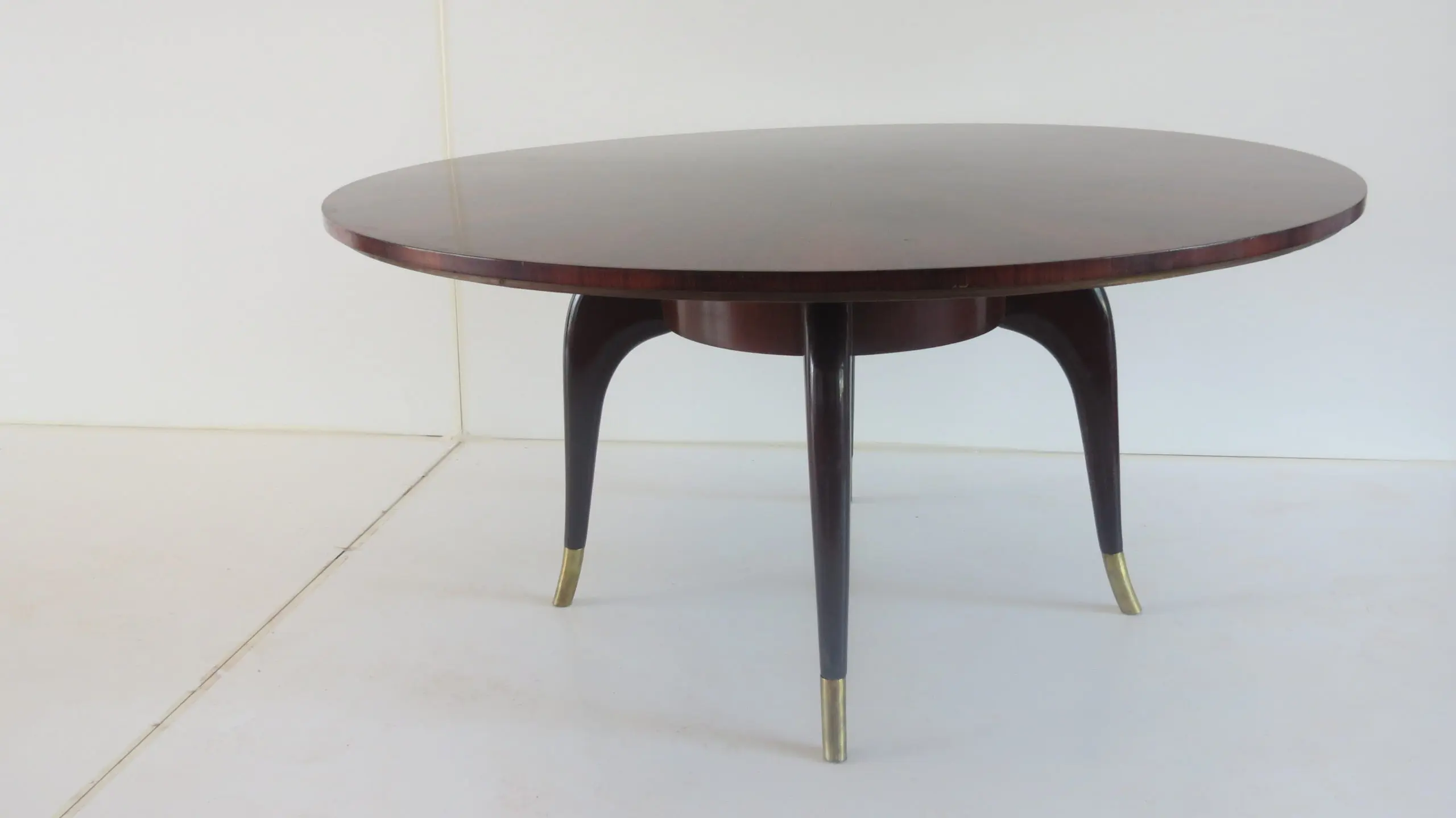 Rare large round mahogany coffee table attr. Paolo Buffa,1940 — image 3