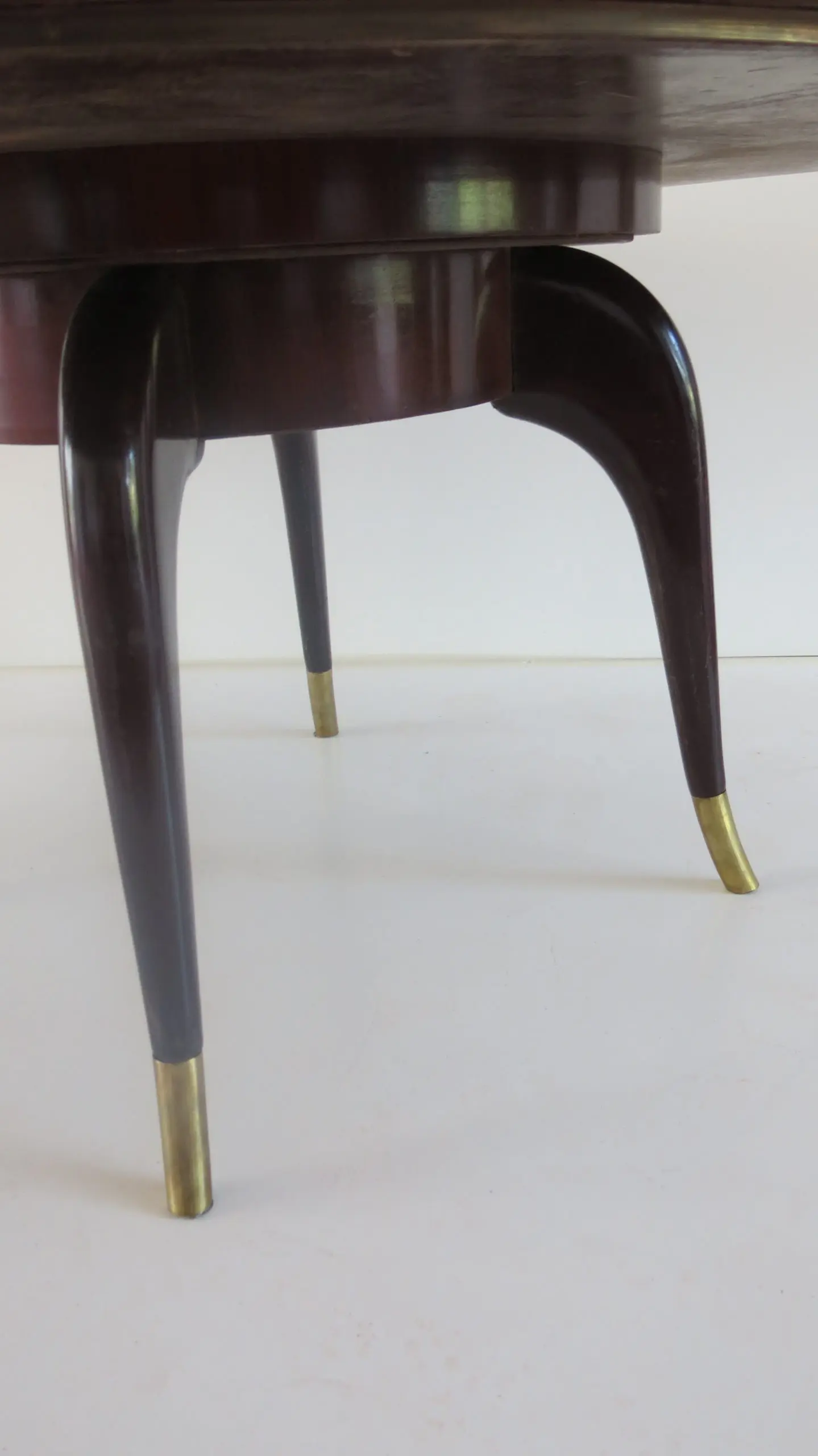 Rare large round mahogany coffee table attr. Paolo Buffa,1940 — photo 14