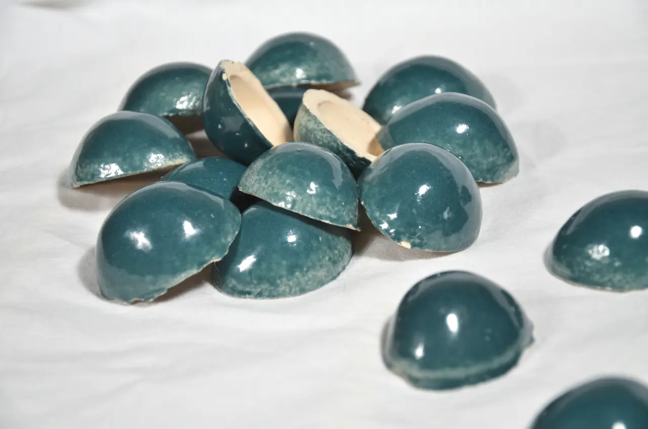 Gio Ponti , group of 100 green ovoid glazed ceramic tiles,1964 — image 2