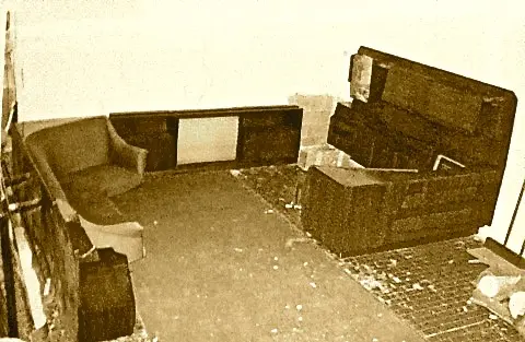 Important Italian Wall Unit, Large Curved Sofa and Shelfs by Dassi, 1950 — photo 24