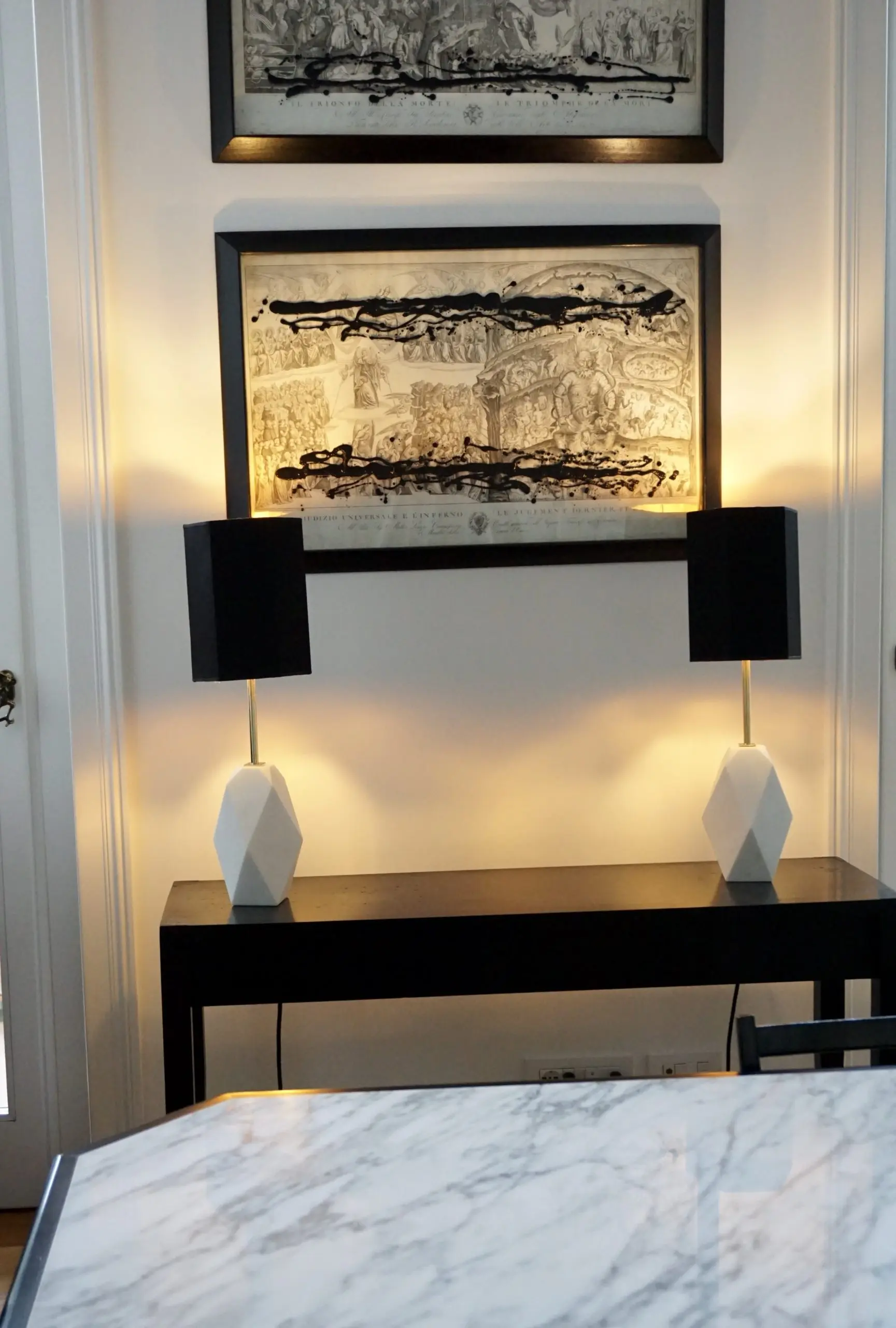 White Carrara marble pair of sculptural table lamps "PRISMA" by Lorenzo Ciompi,2021 — photo 6