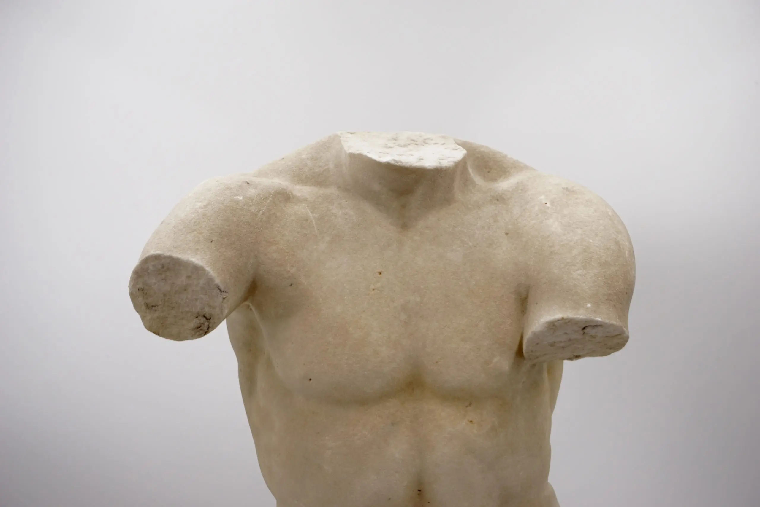 Antique Apoxyomenos male marble torso sculpture, white Carrara marble, XIX sec. — photo 6