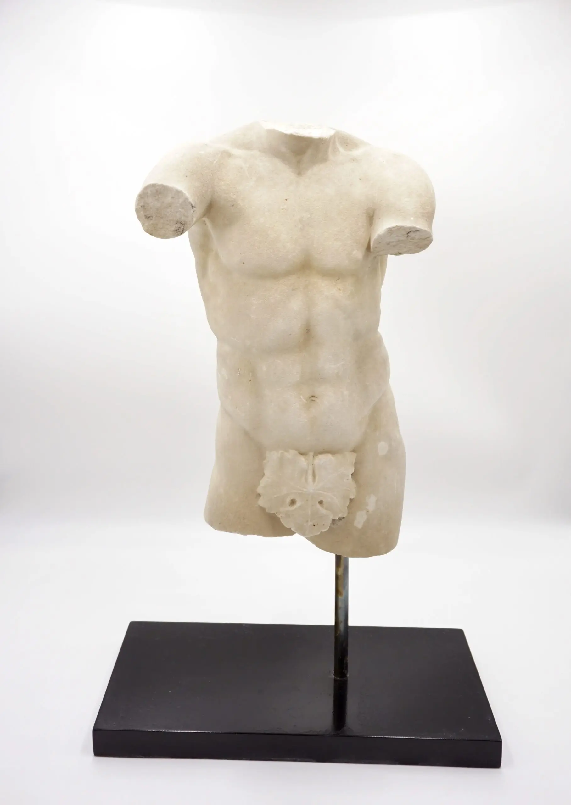 Antique Apoxyomenos male marble torso sculpture, white Carrara marble, XIX sec. — photo 5