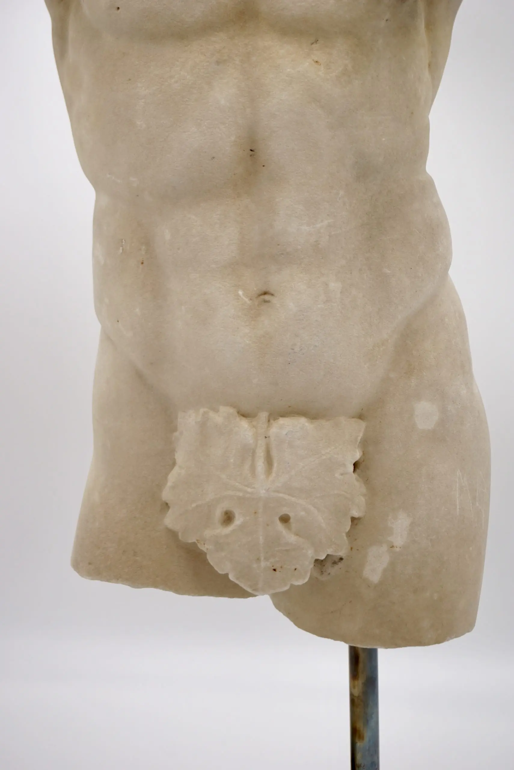Antique Apoxyomenos male marble torso sculpture, white Carrara marble, XIX sec. — photo 9