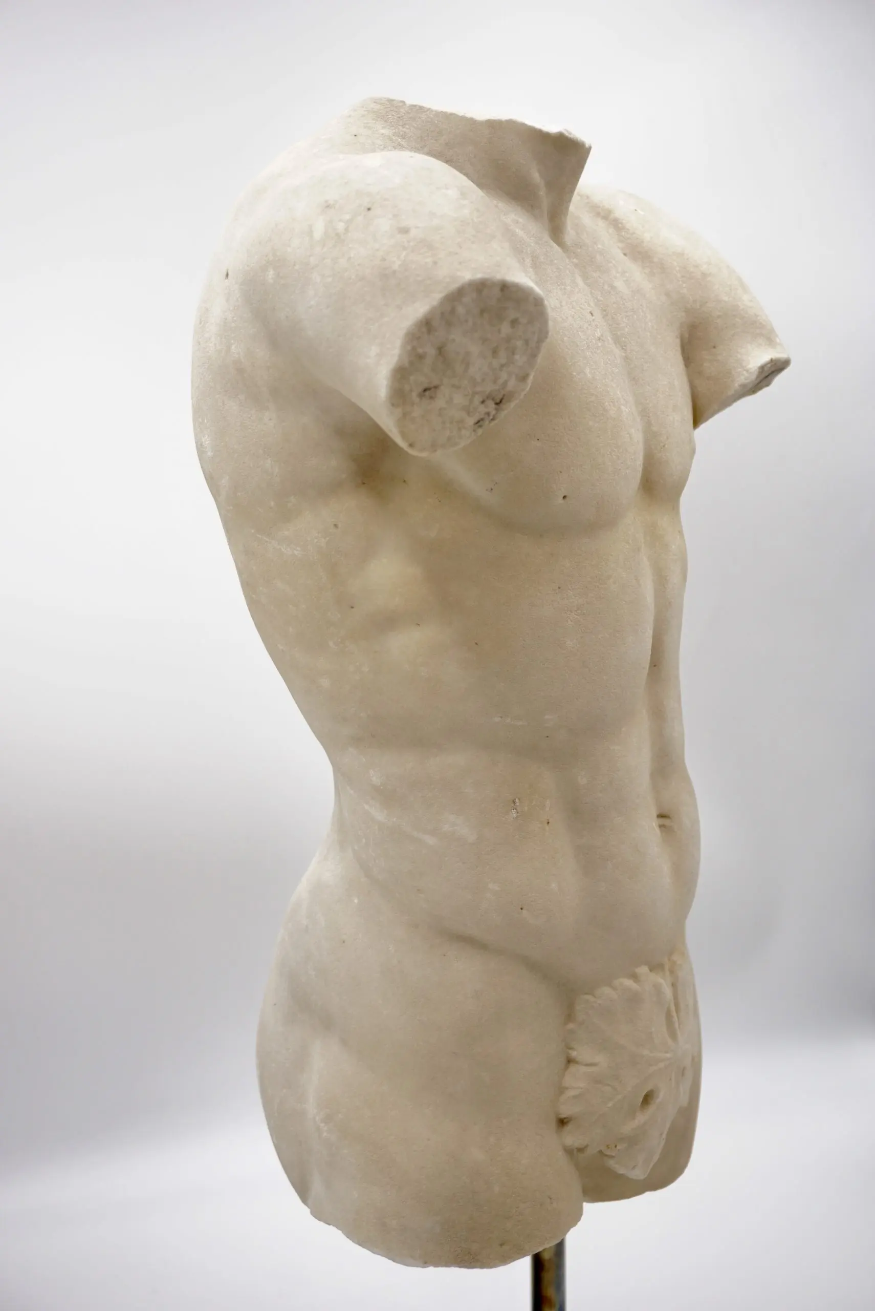 Antique Apoxyomenos male marble torso sculpture, white Carrara marble, XIX sec. — photo 8