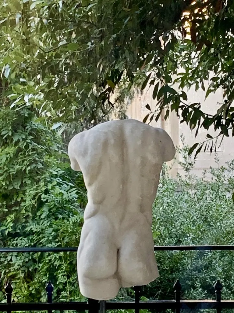 Antique Apoxyomenos male marble torso sculpture, white Carrara marble, XIX sec. — photo 23