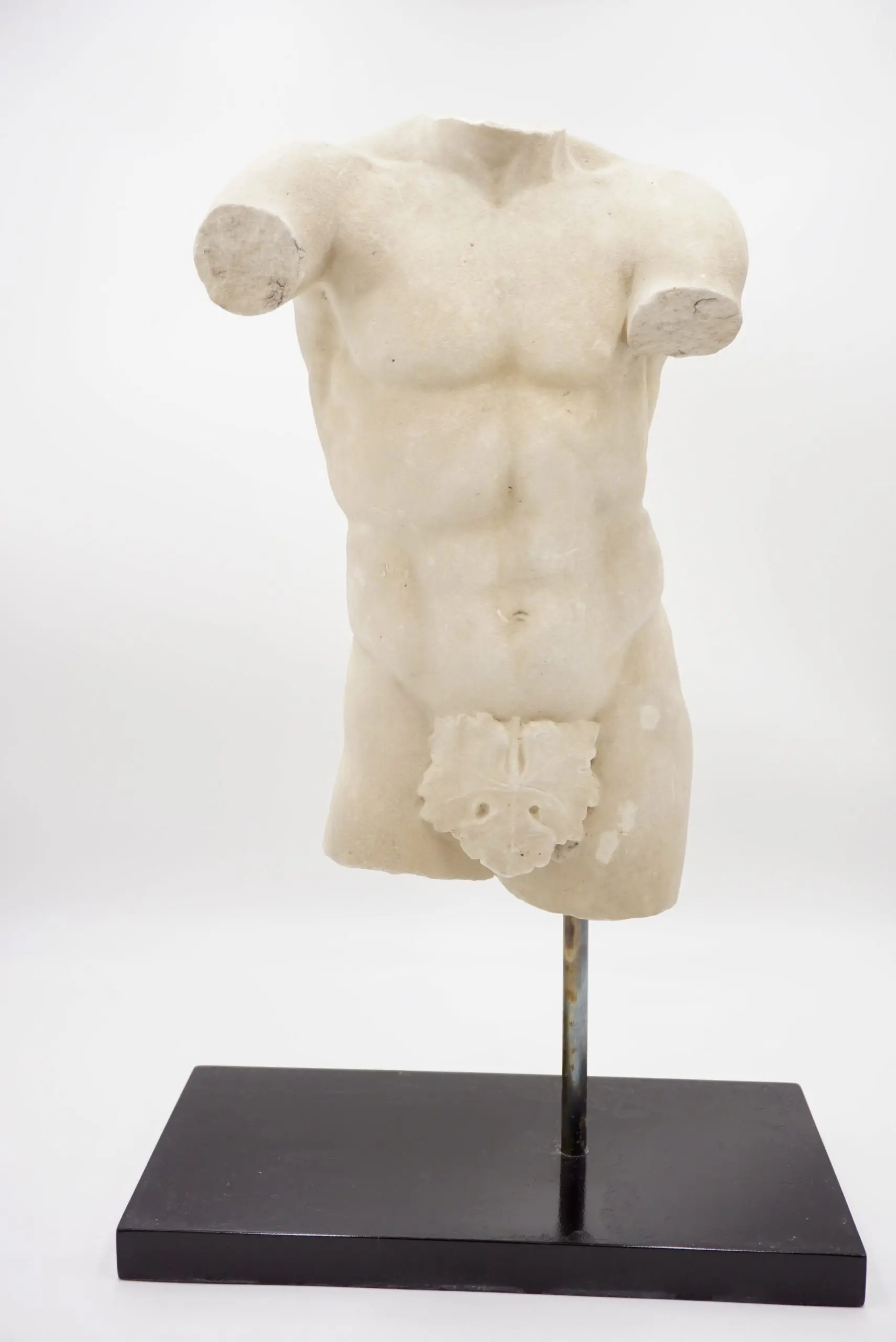 Antique Apoxyomenos male marble torso sculpture, white Carrara marble, XIX sec. — photo 4