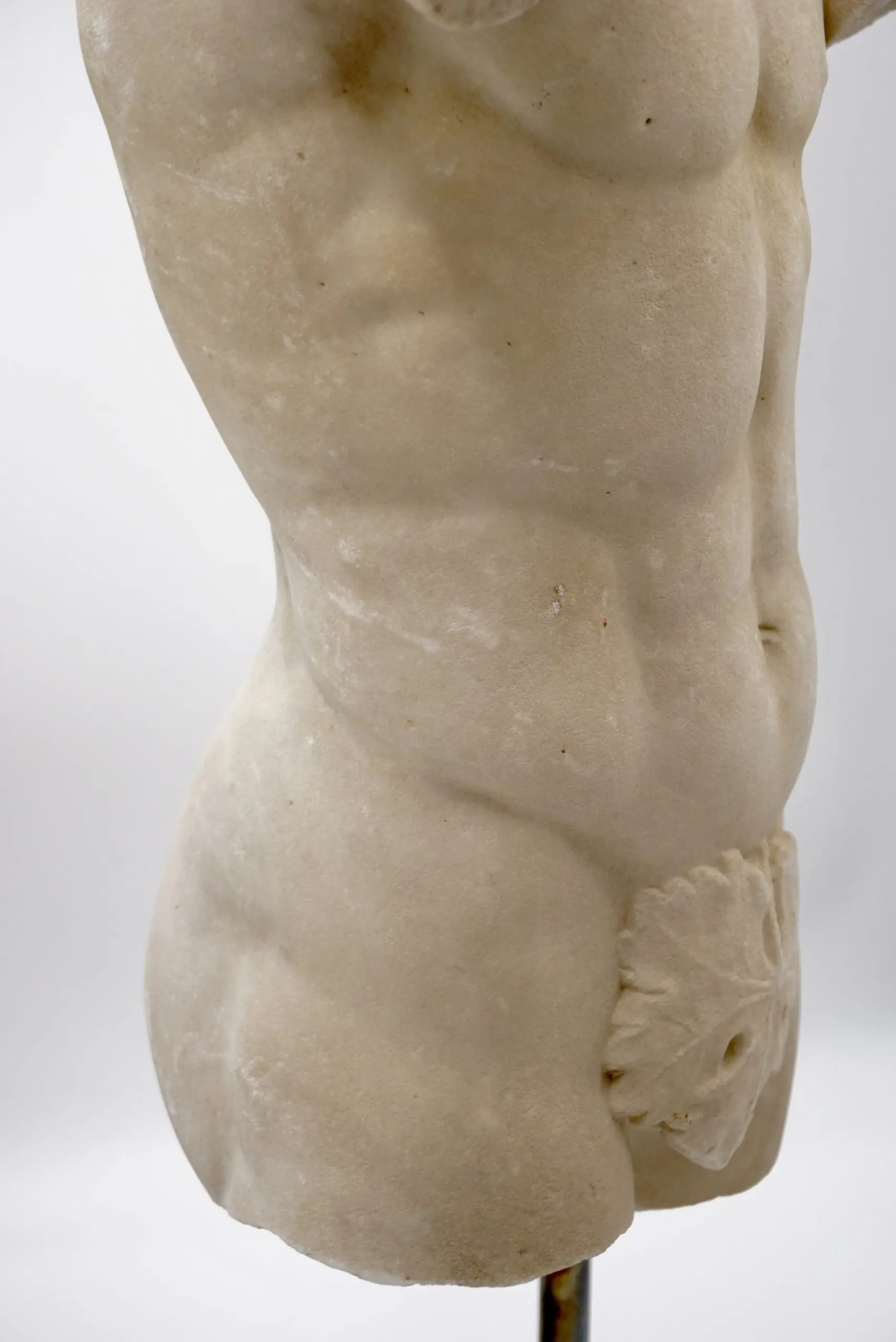 Antique Apoxyomenos male marble torso sculpture, white Carrara marble, XIX sec. — photo 11
