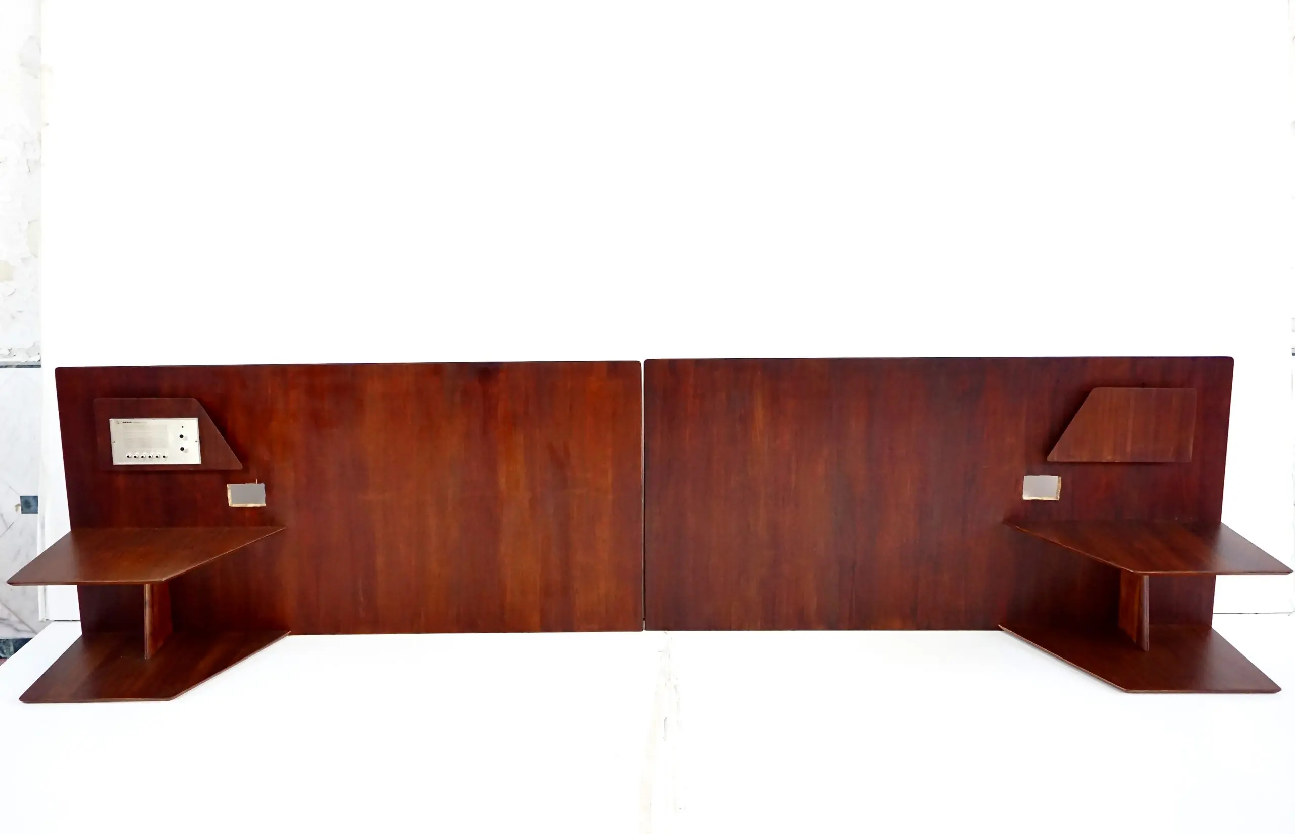 Gio Ponti, Pair of  walnut  Headboards from Hotel Royal Naples, 1955 — image 3