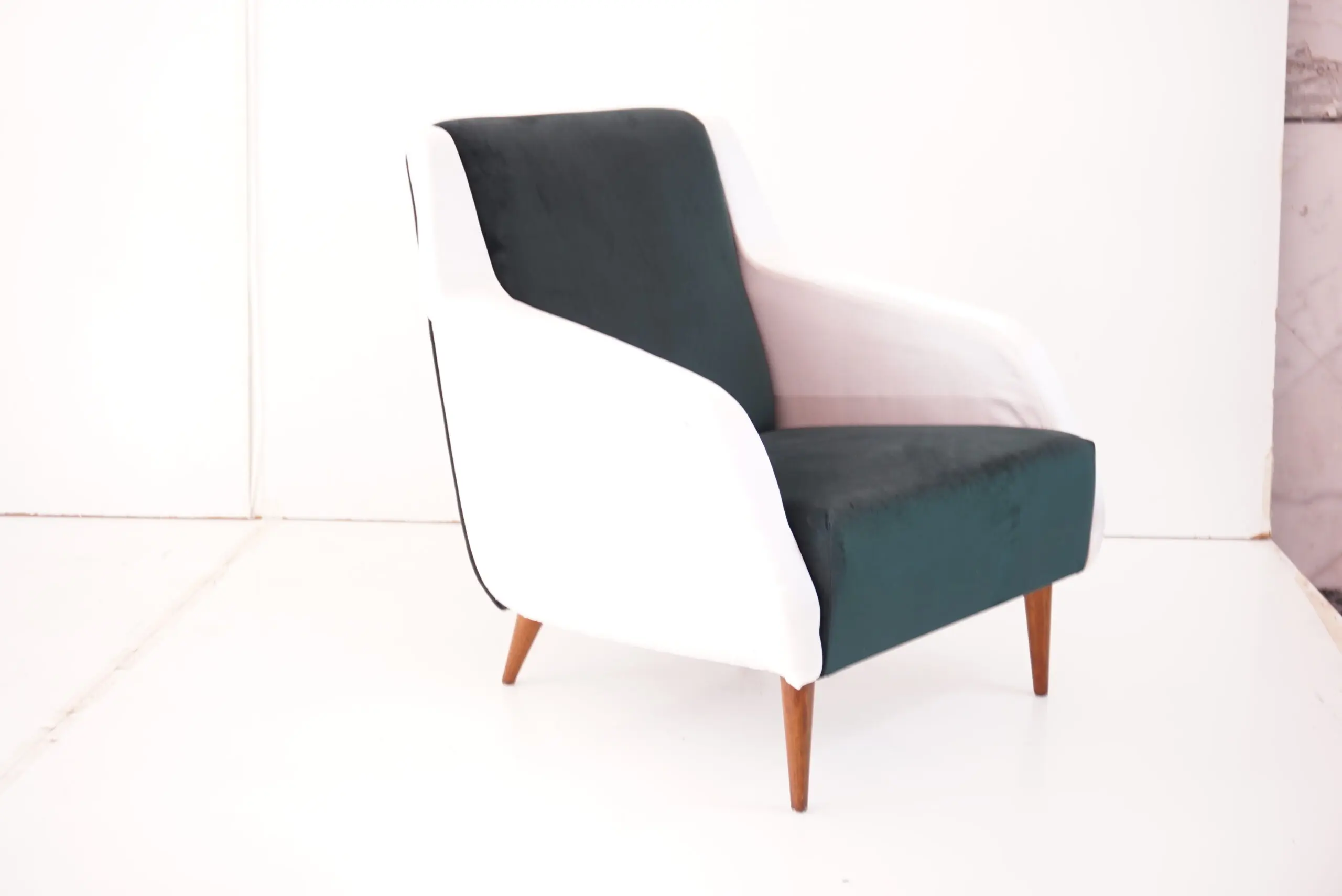 Carlo de Carli bicoloured armchair model  n. 802 by Cassina, 1954 — photo 6
