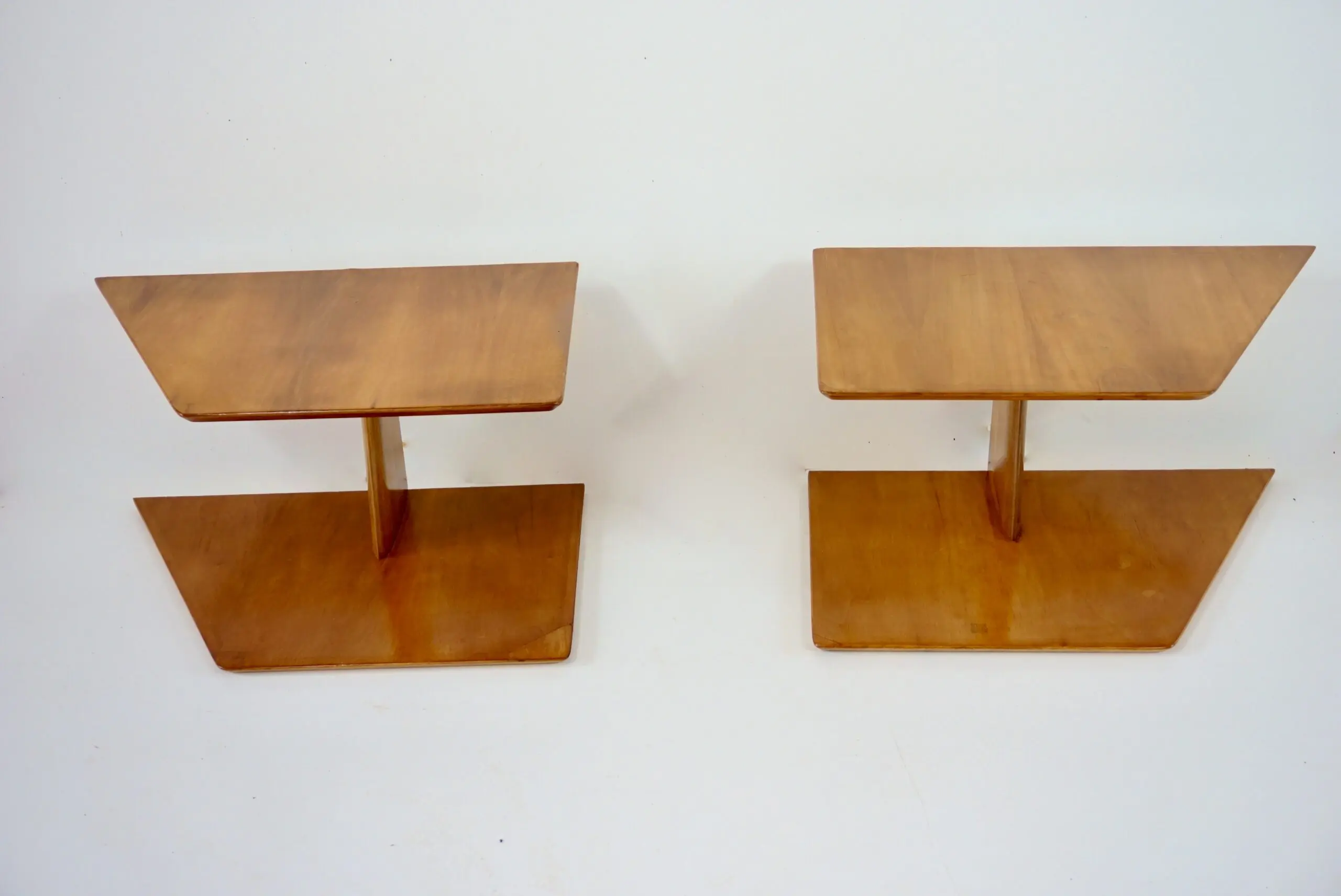 pair of GIO PONTI elm hanging nightstand tables, side tables Hotel Royal, 1955 — image 2