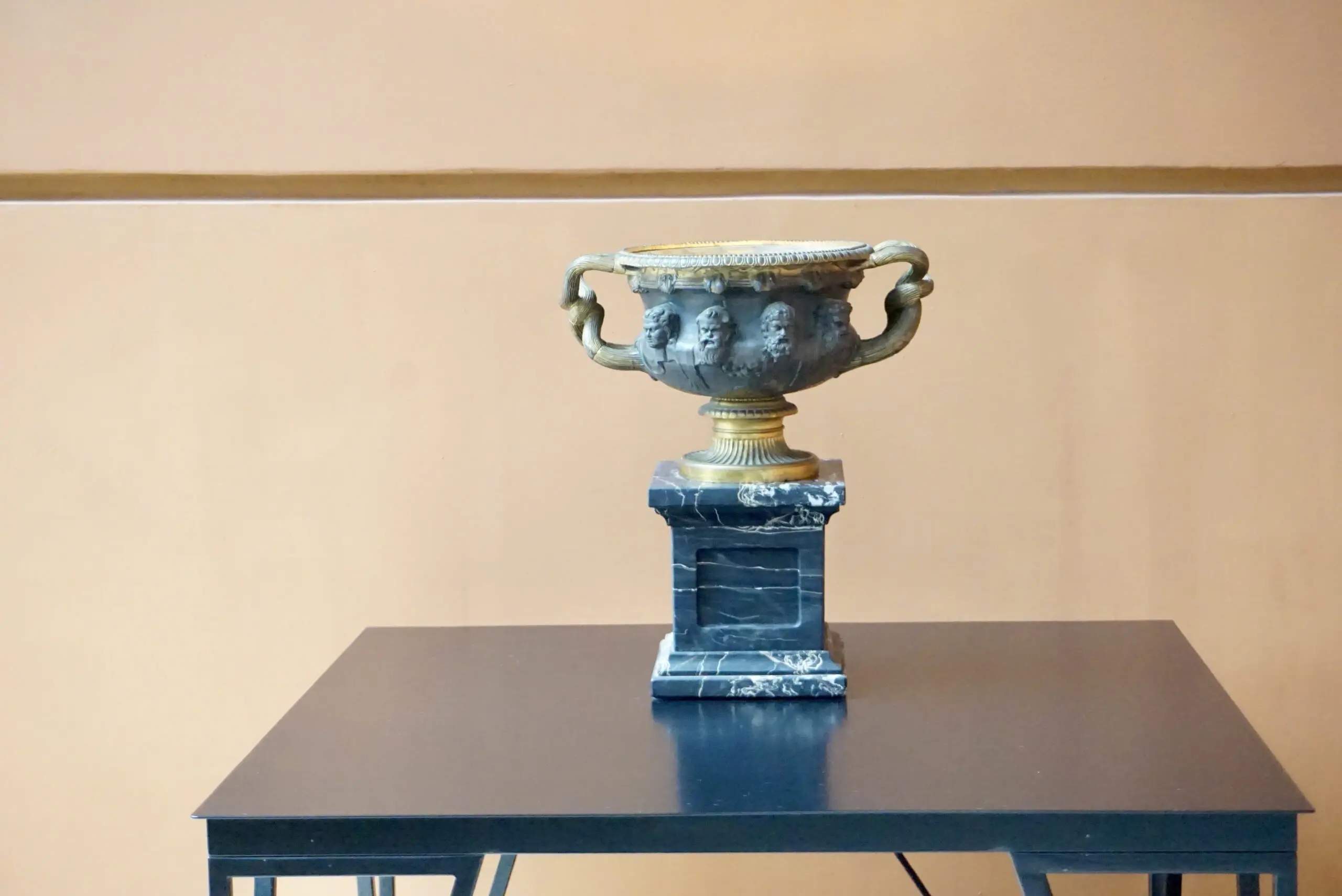 bronze and gilt Warwick vase lamp on portoro marble basis, by Barbadienne 1860 — photo 13