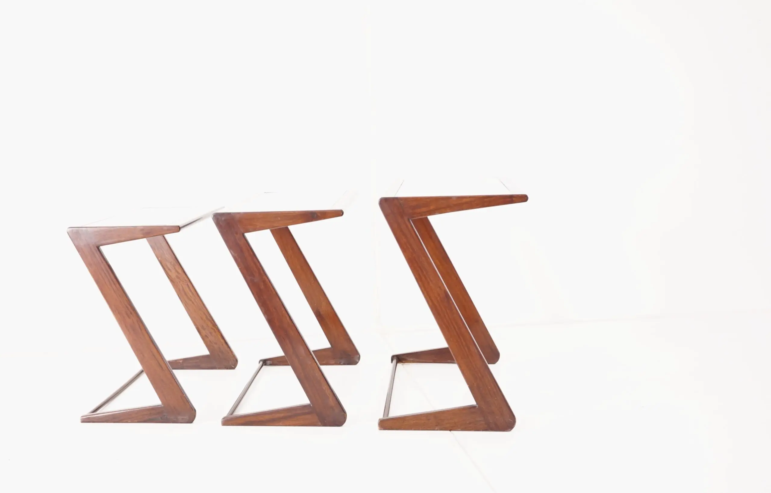 Giuseppe Scapinelli set of three nesting side tables, teak and glass, 1950 — image 3