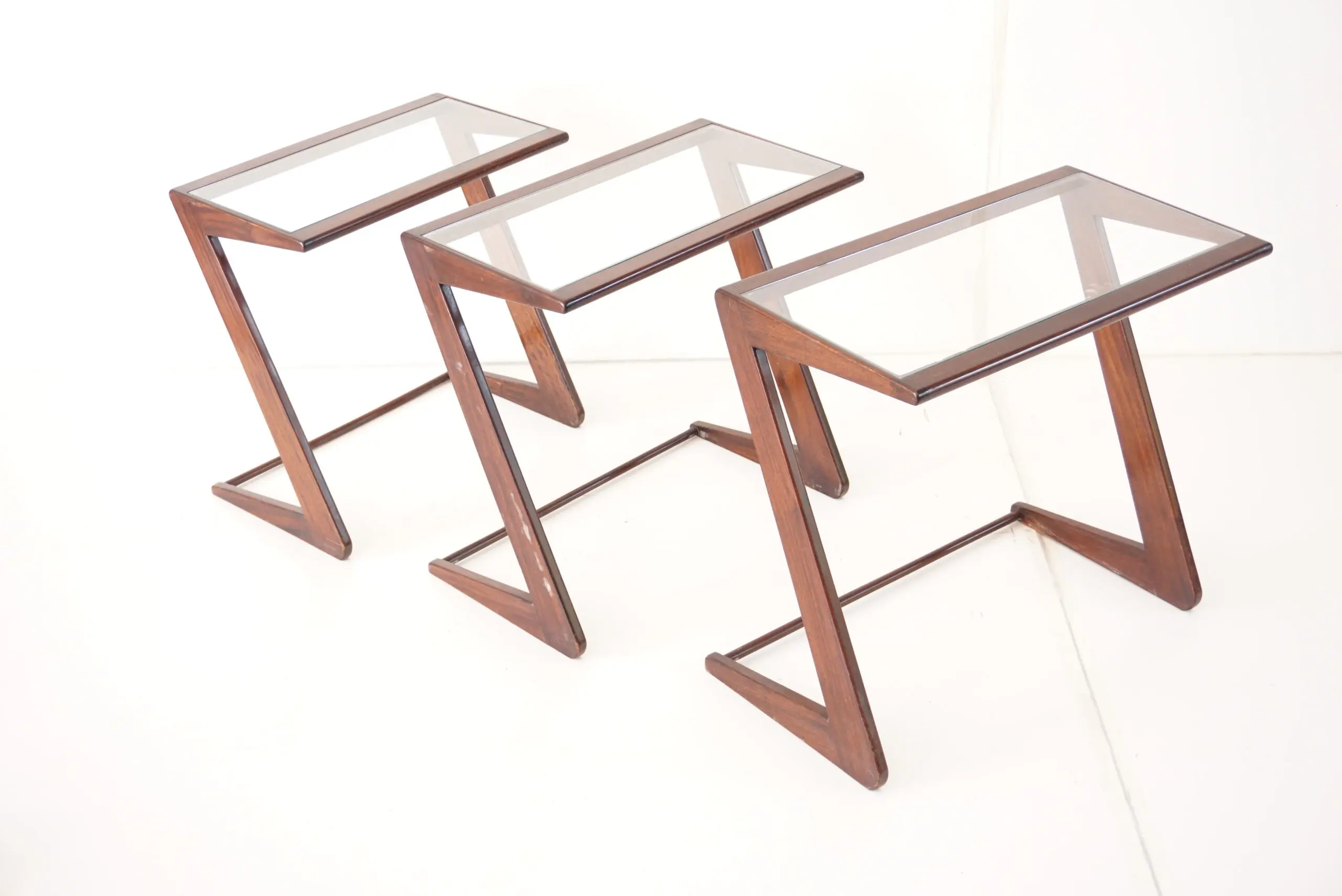 Giuseppe Scapinelli set of three nesting side tables, teak and glass, 1950 — photo 4