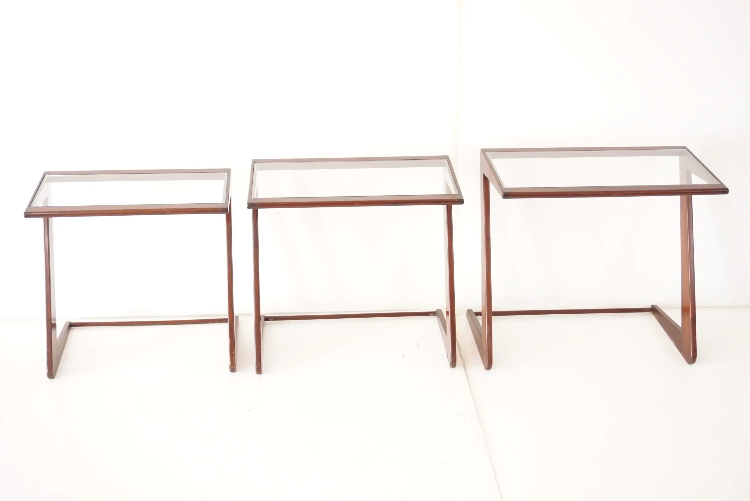 Giuseppe Scapinelli set of three nesting side tables, teak and glass, 1950 — photo 8