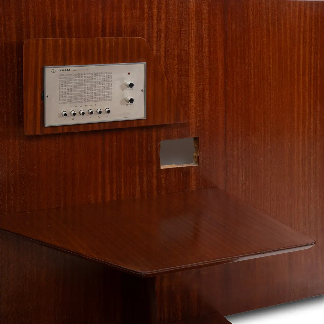 Gio Ponti, pair of rare mahogany headboards with fitted bedside tables, Hotel Royal, 1955 — image 2