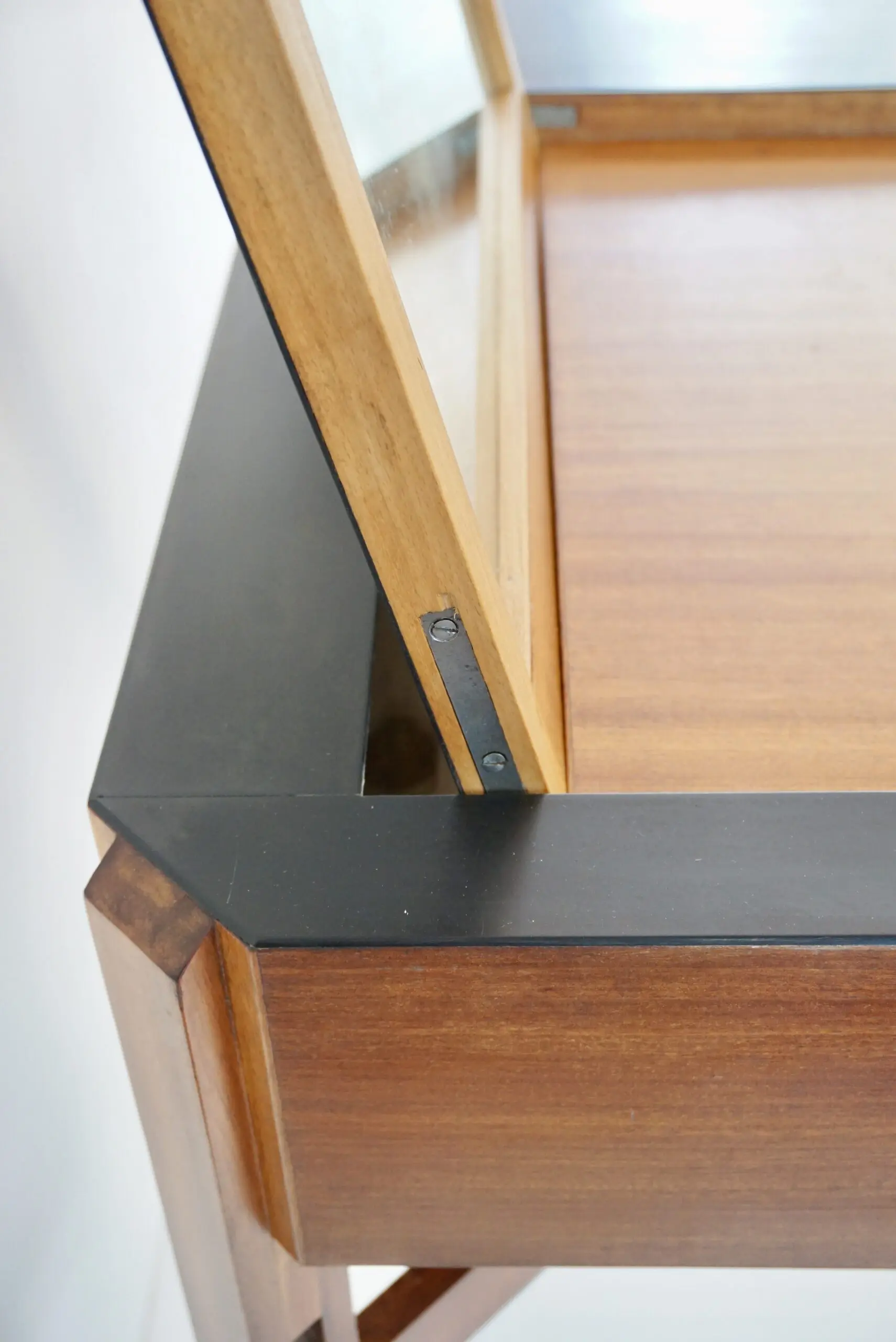 Ico Parisi  Wood and Laminate toilette desk with mirror, Hotel Lorena, 1960 — photo 20