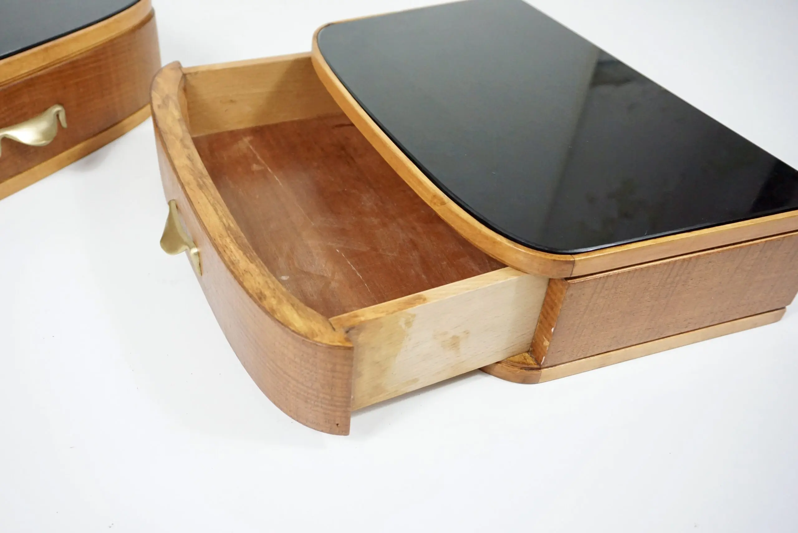 A pair of Osvaldo Borsani floating bedside tables, wall mounted, 1950 — photo 12