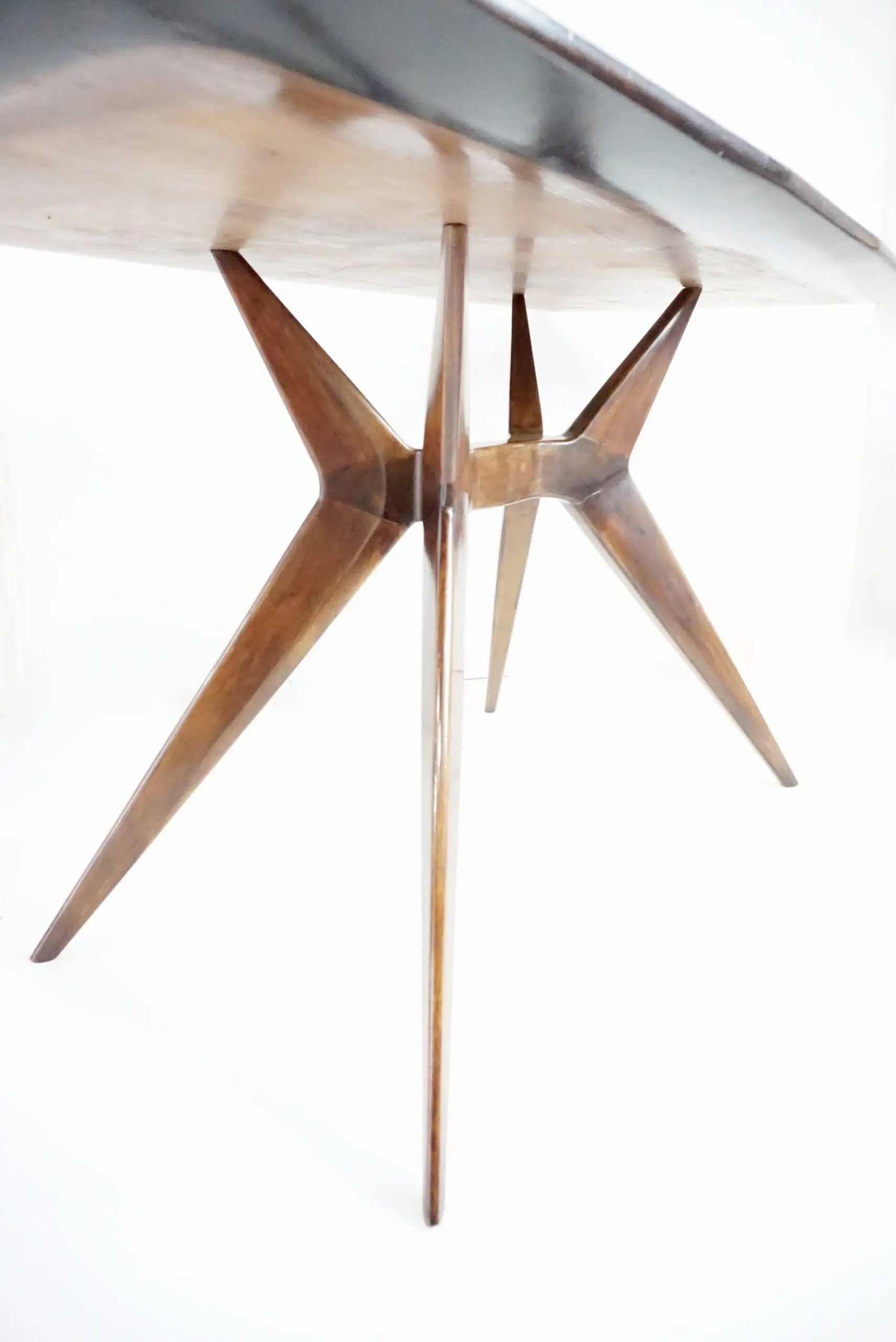 fine Attr. Ico Parisi walnut dining or console table, 1950 — photo 10