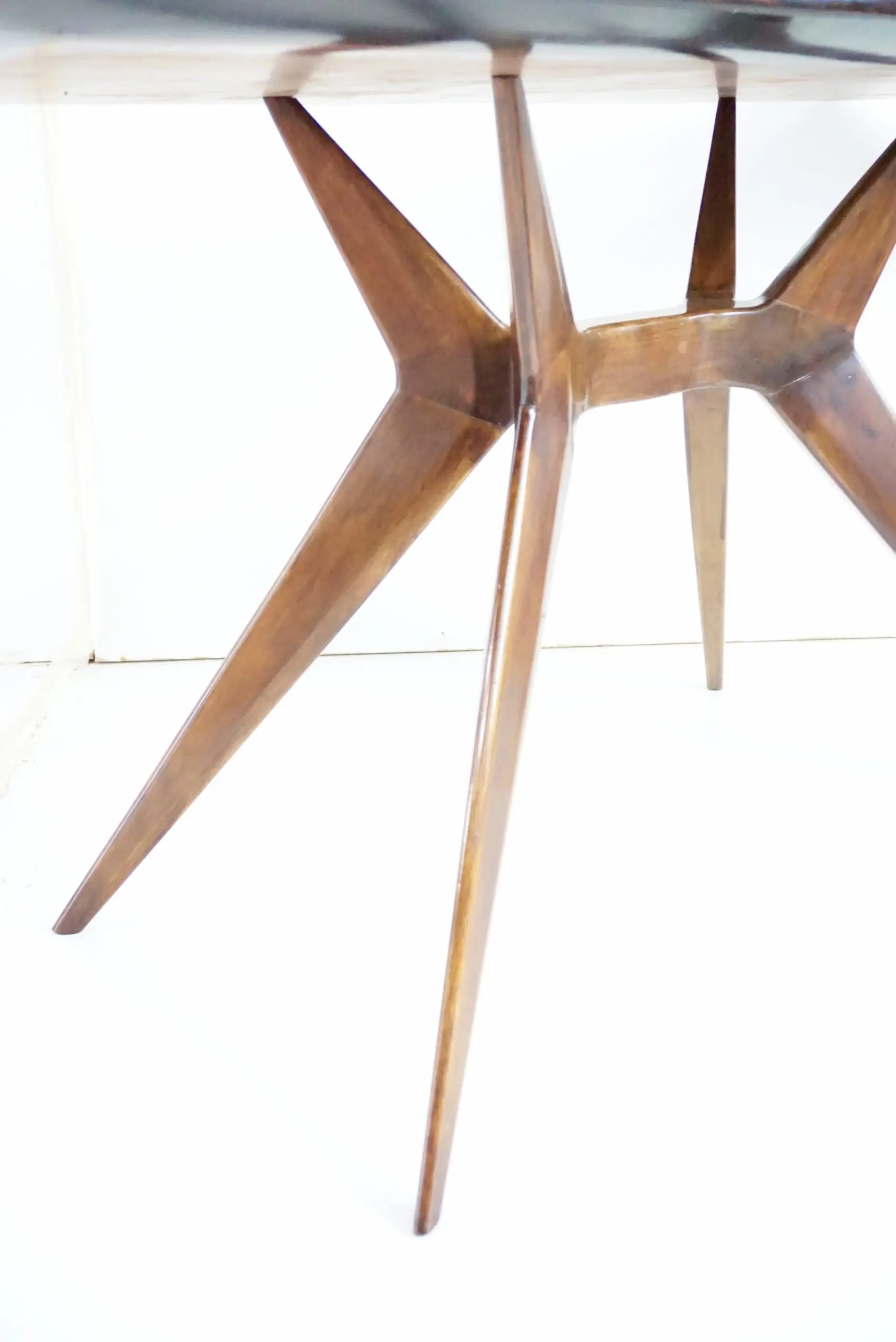 fine Attr. Ico Parisi walnut dining or console table, 1950 — photo 9