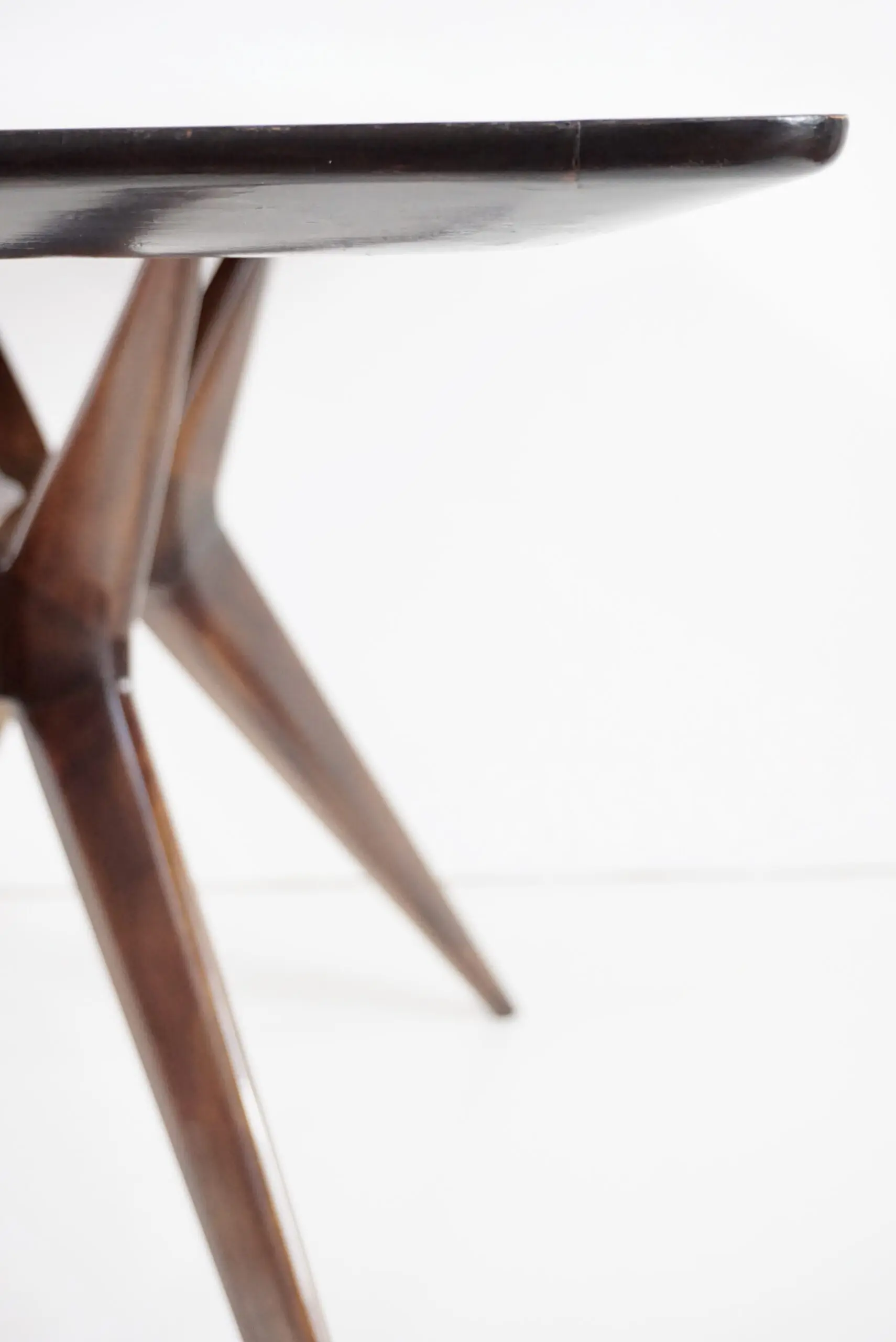 fine Attr. Ico Parisi walnut dining or console table, 1950 — photo 7
