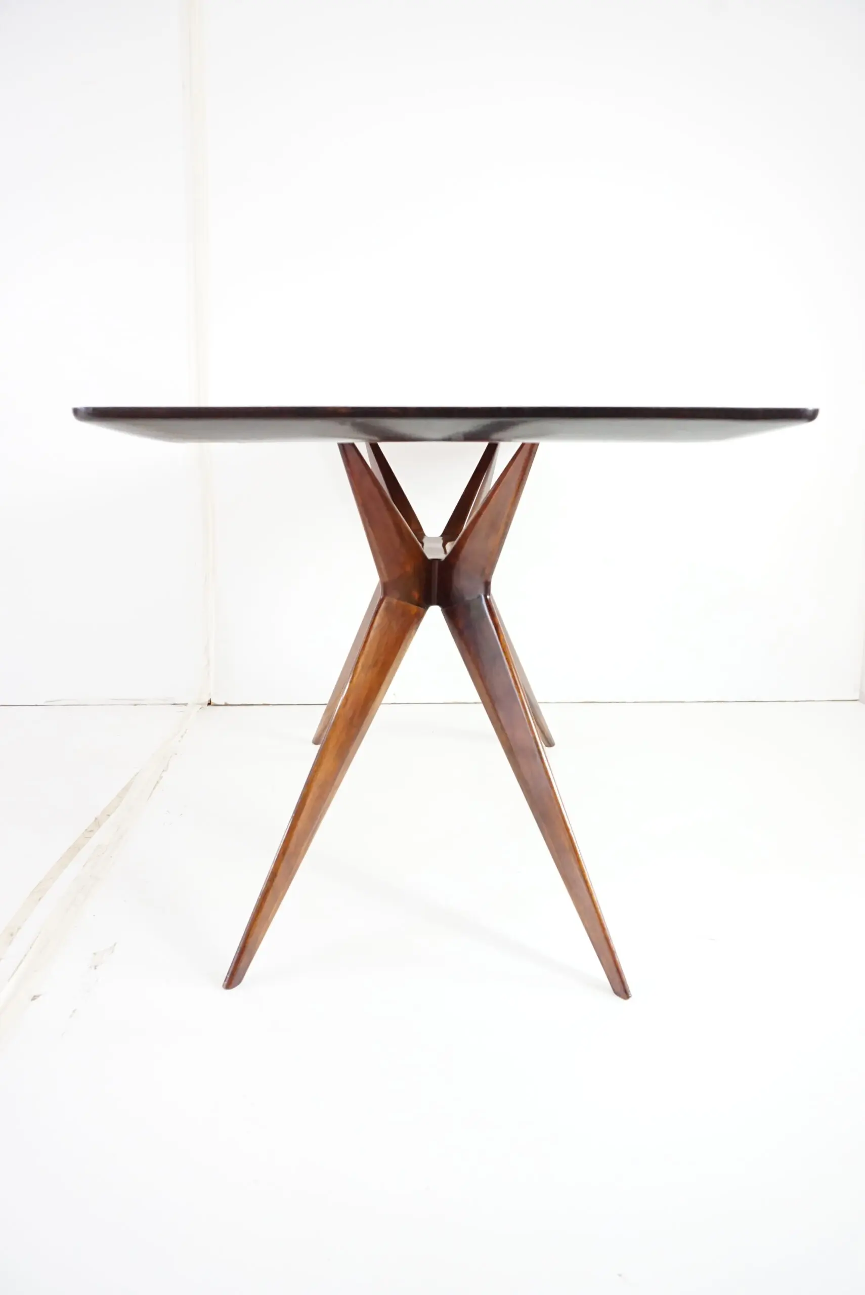 fine Attr. Ico Parisi walnut dining or console table, 1950 — photo 6
