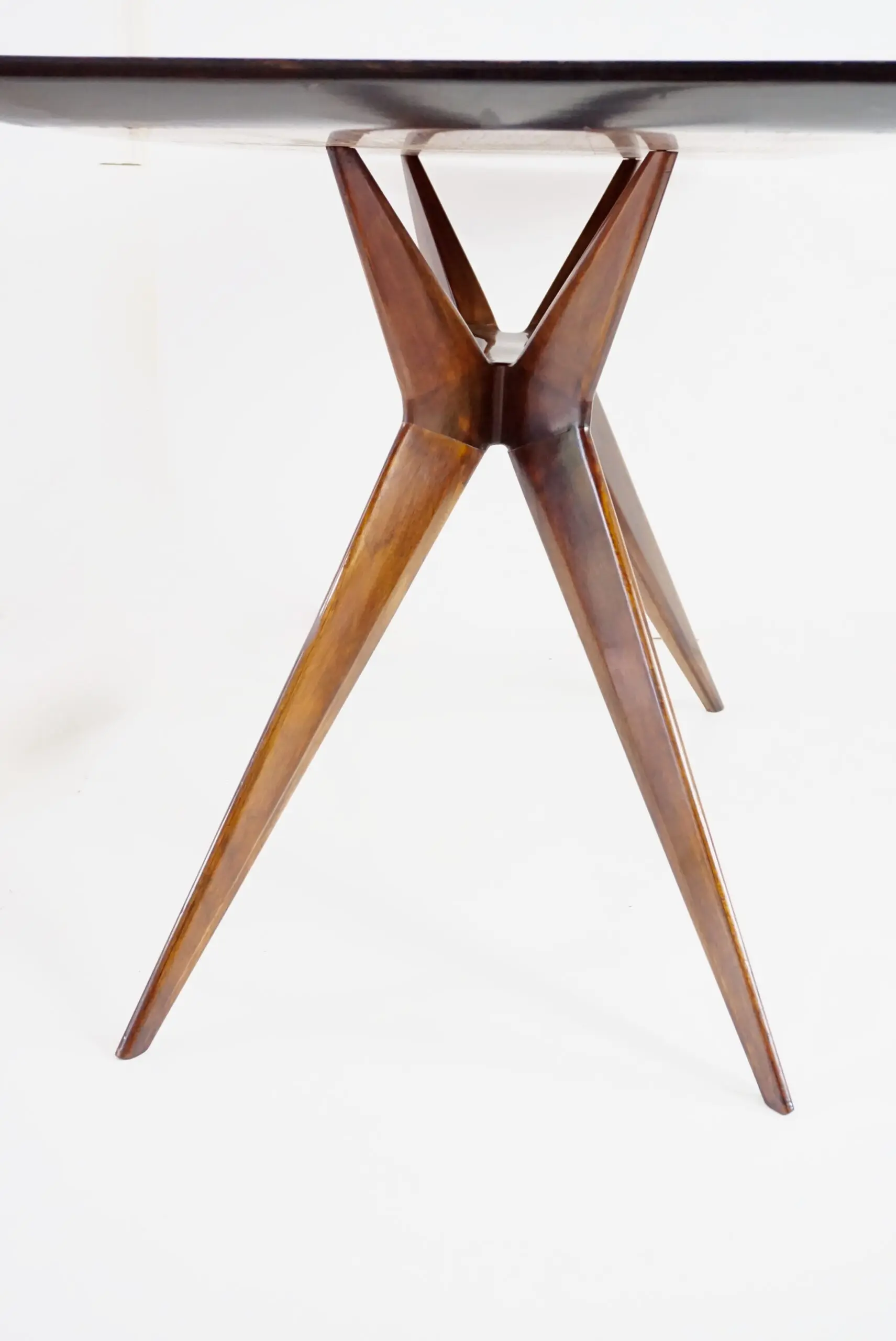 fine Attr. Ico Parisi walnut dining or console table, 1950 — photo 14