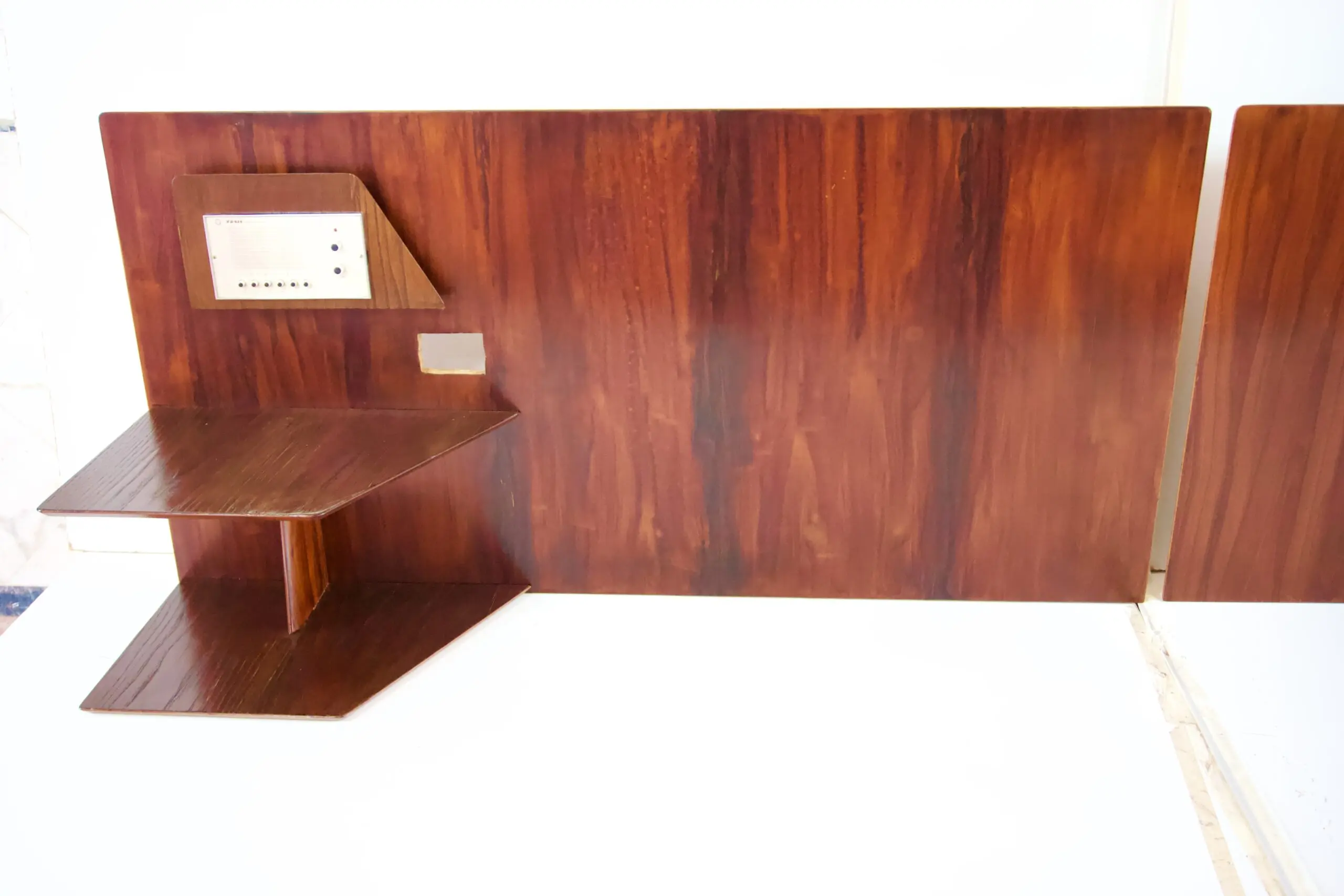 Gio Ponti, pair flamed mahogany Headboard, fitted bedside tables, Hotel Royal, 1955 — photo 22