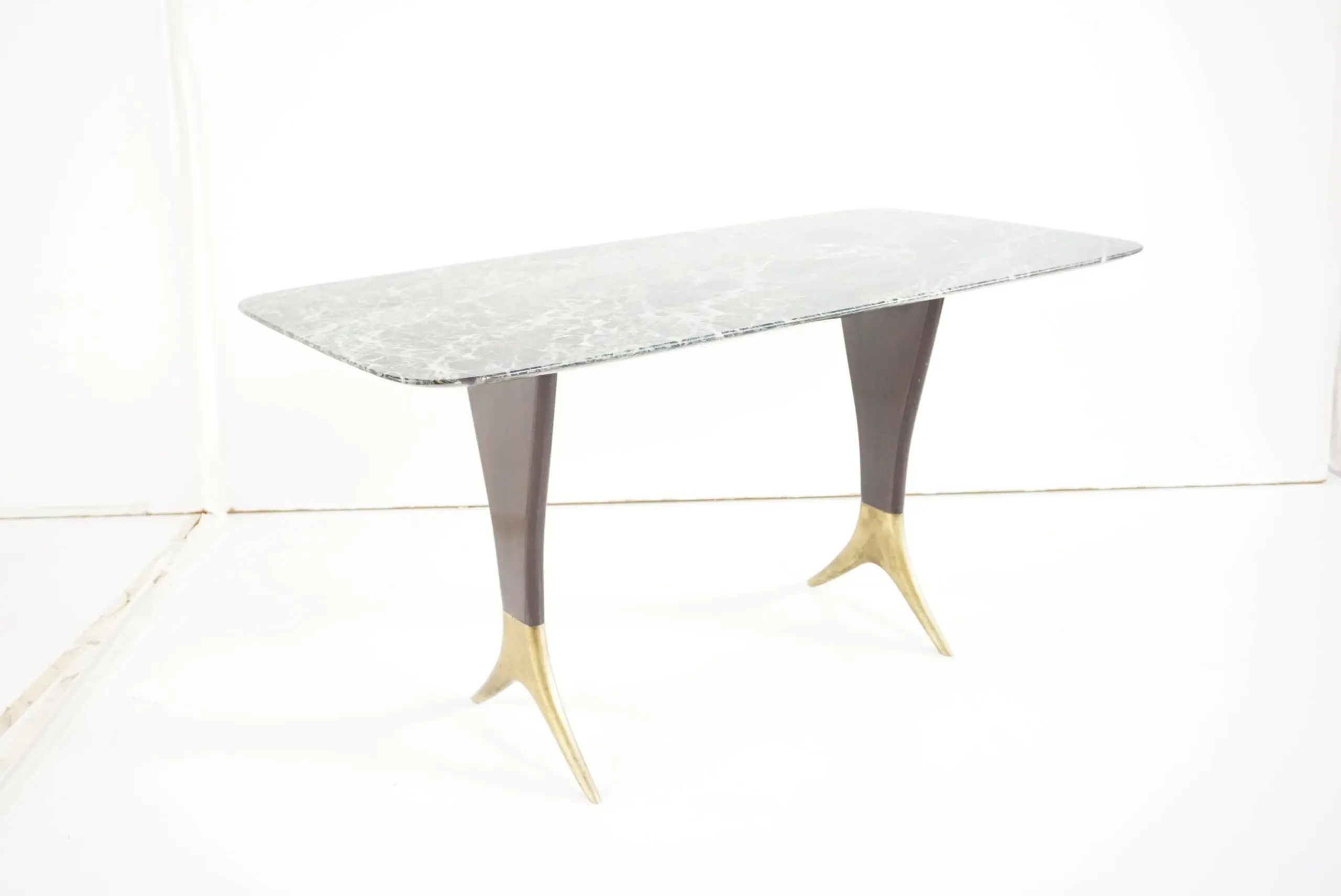 Fine Guglielmo Ulrich coffee table, verde alpi marble top, brass feet,  1940 — photo 10