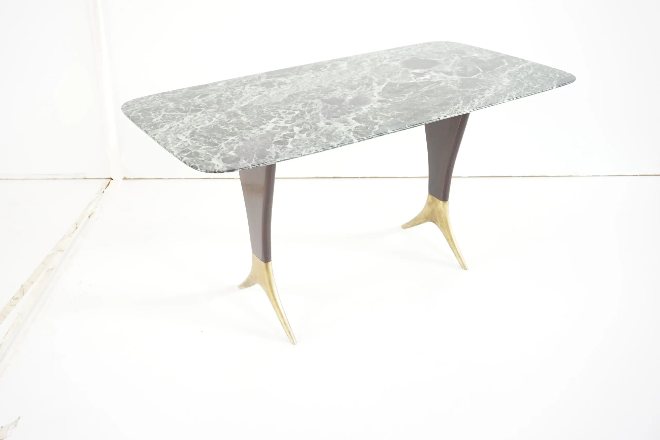 Fine Guglielmo Ulrich coffee table, verde alpi marble top, brass feet,  1940 — photo 7