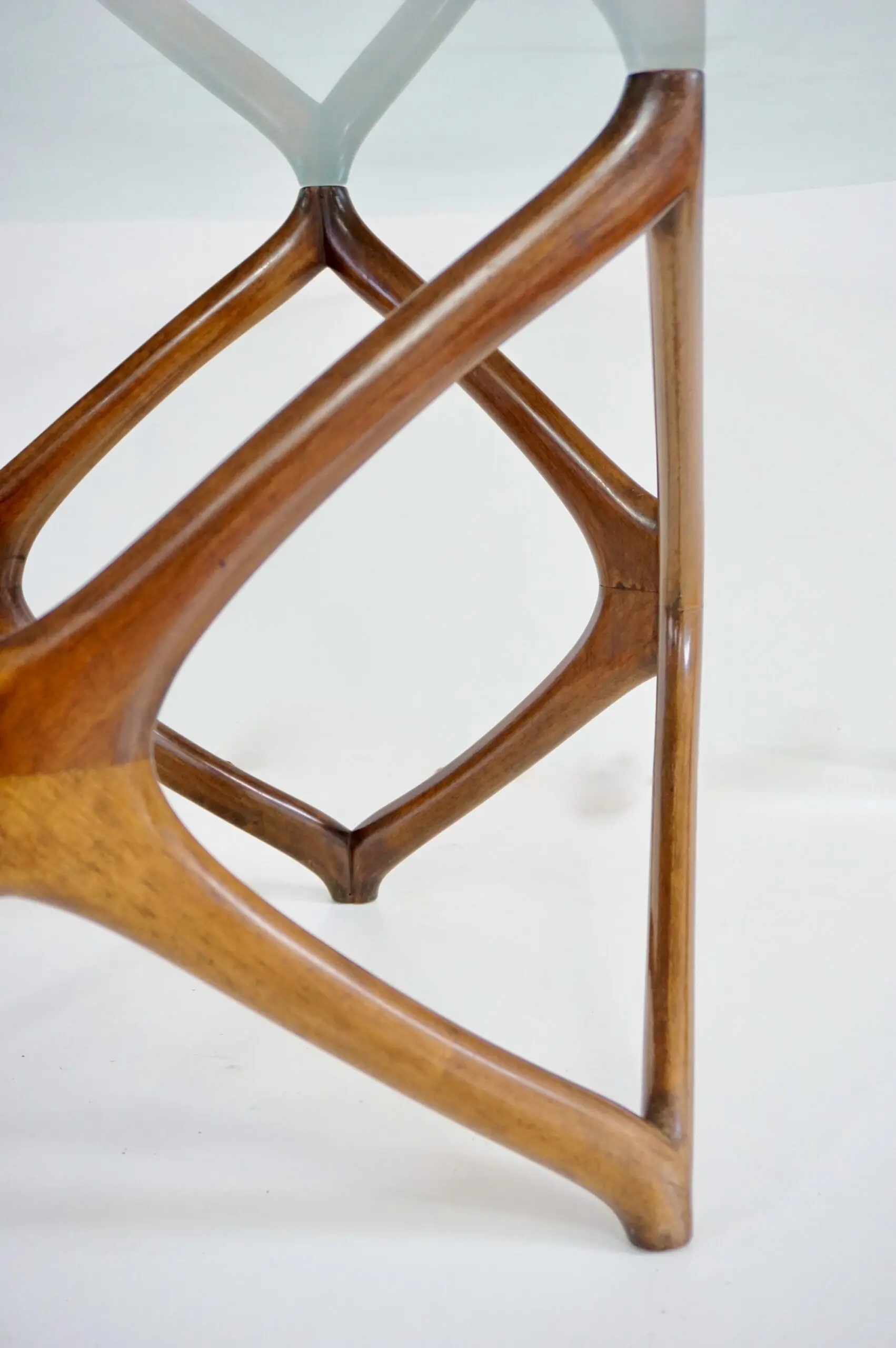 Pierluigi Giordani round coffee table, carved wood and crystal top, 1950 — photo 9