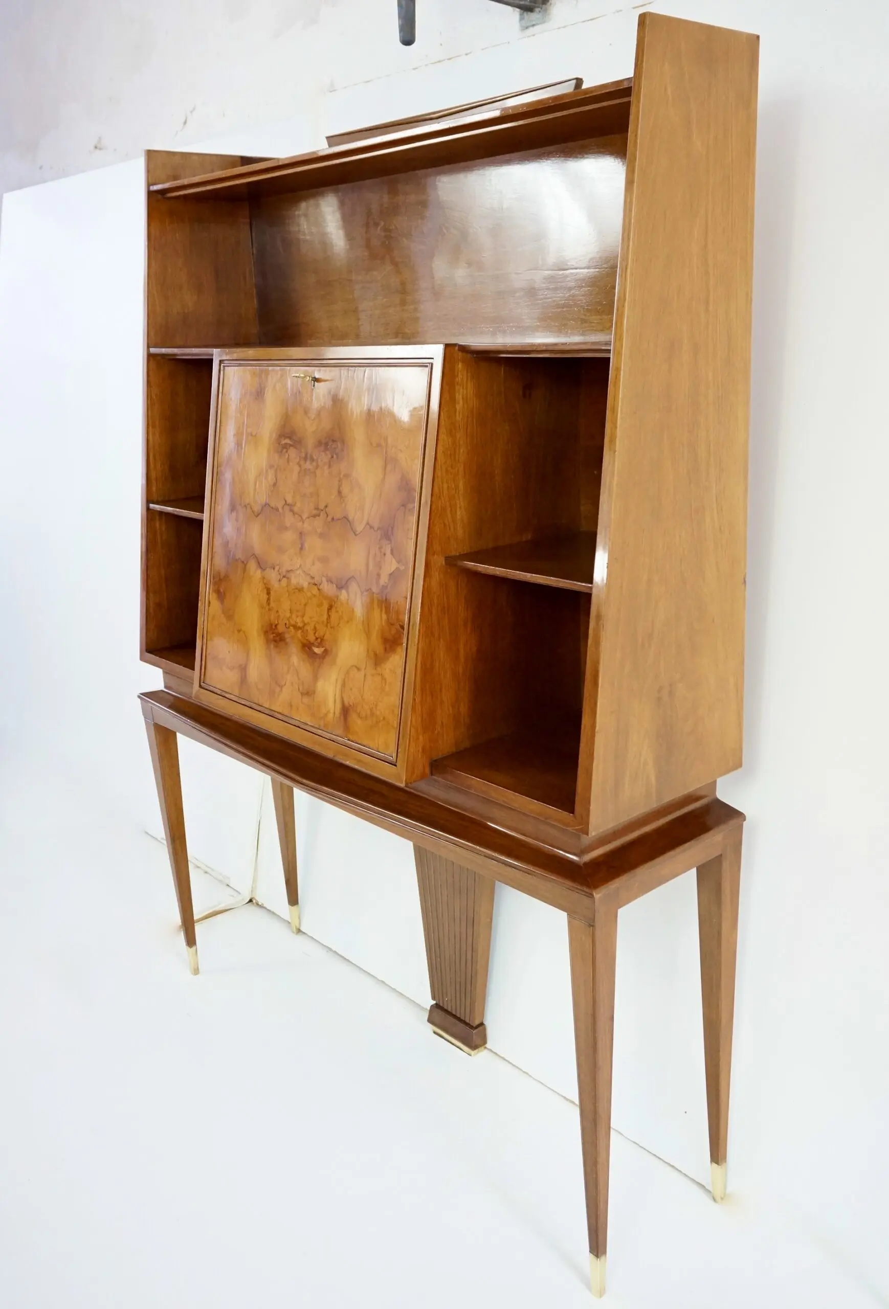 Tomaso Buzzi and Emilio Lancia attr. bookcase cabinet veneered root walnut, 1940 — photo 4