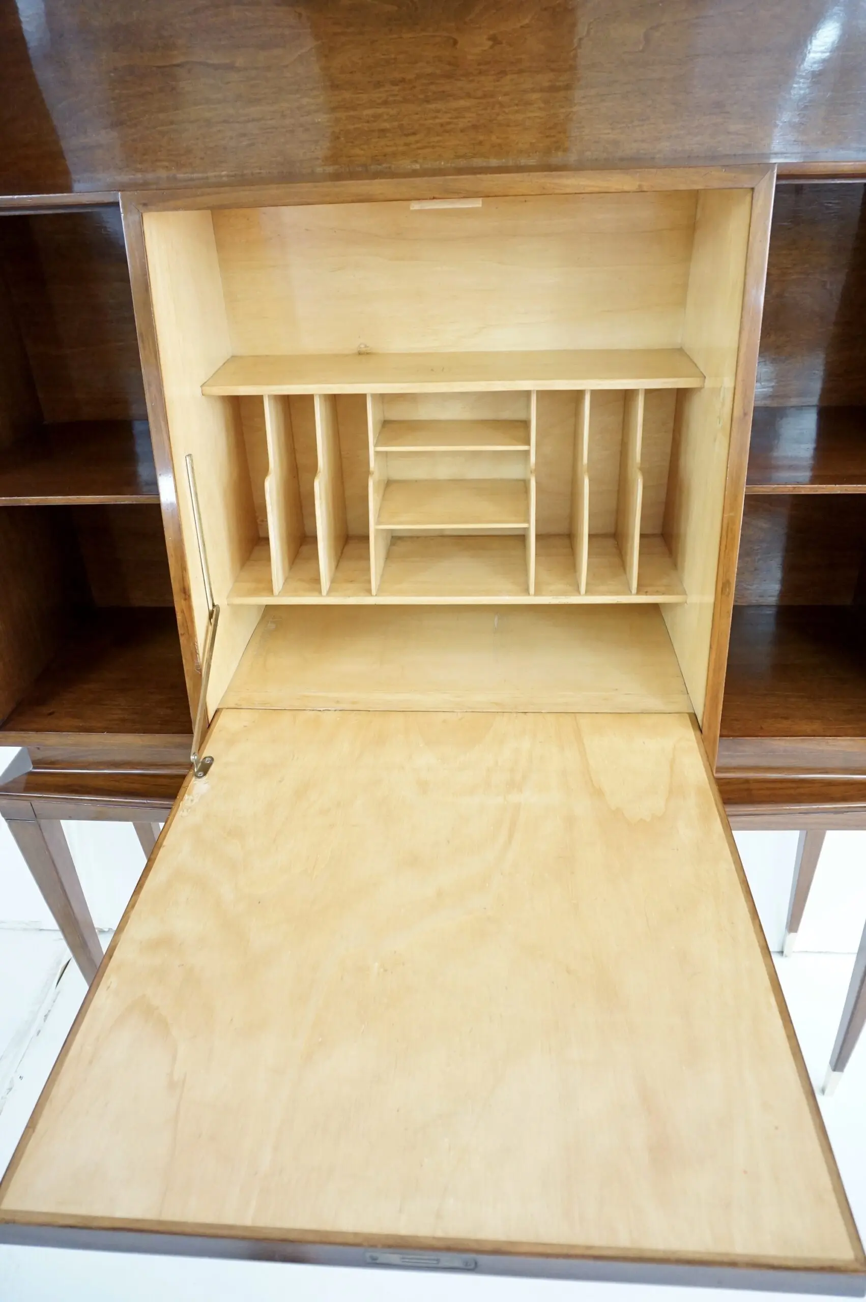 Tomaso Buzzi and Emilio Lancia attr. bookcase cabinet veneered root walnut, 1940 — photo 14