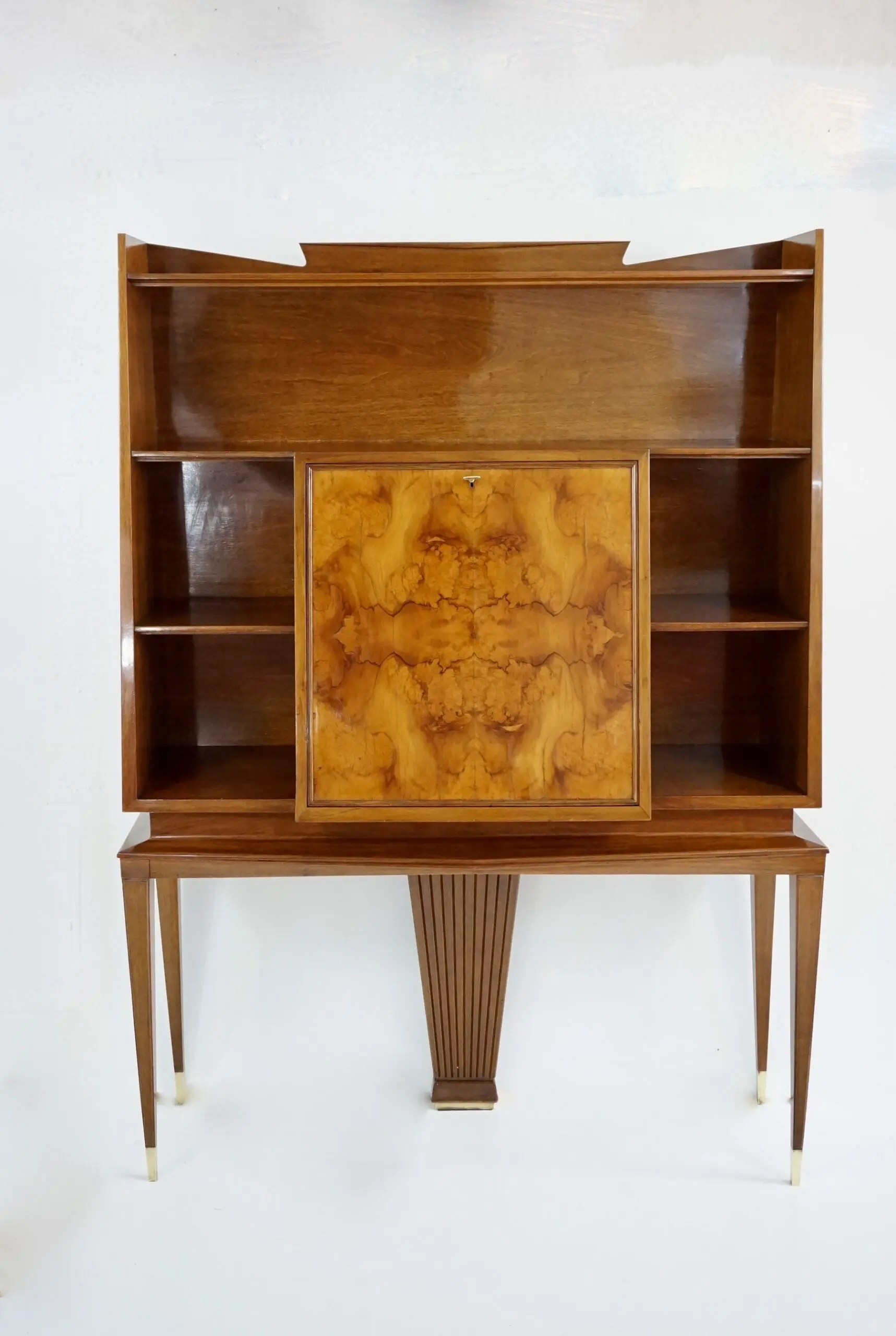 Tomaso Buzzi and Emilio Lancia attr. bookcase cabinet veneered root walnut, 1940 — image 2