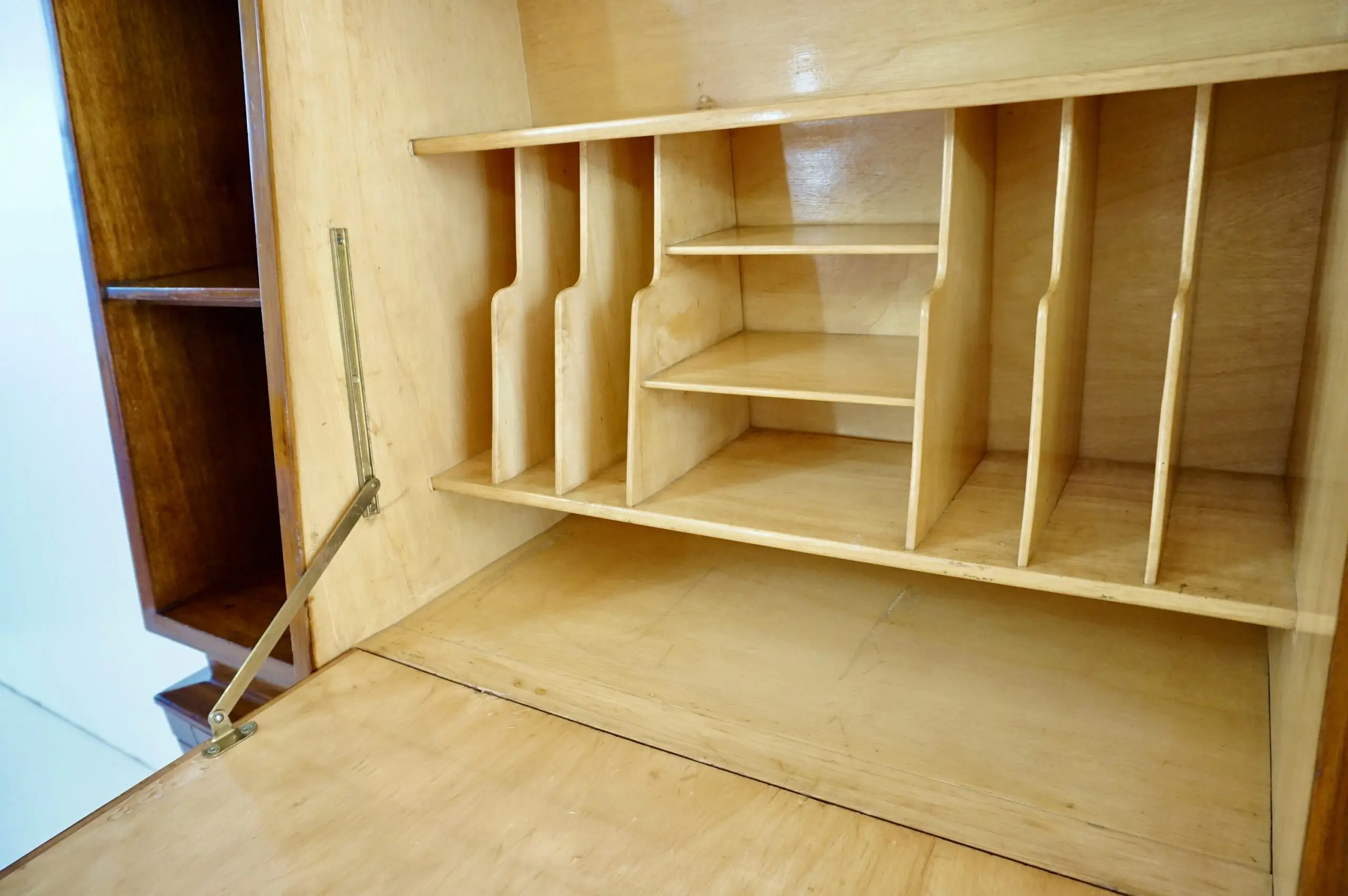 Tomaso Buzzi and Emilio Lancia attr. bookcase cabinet veneered root walnut, 1940 — photo 15