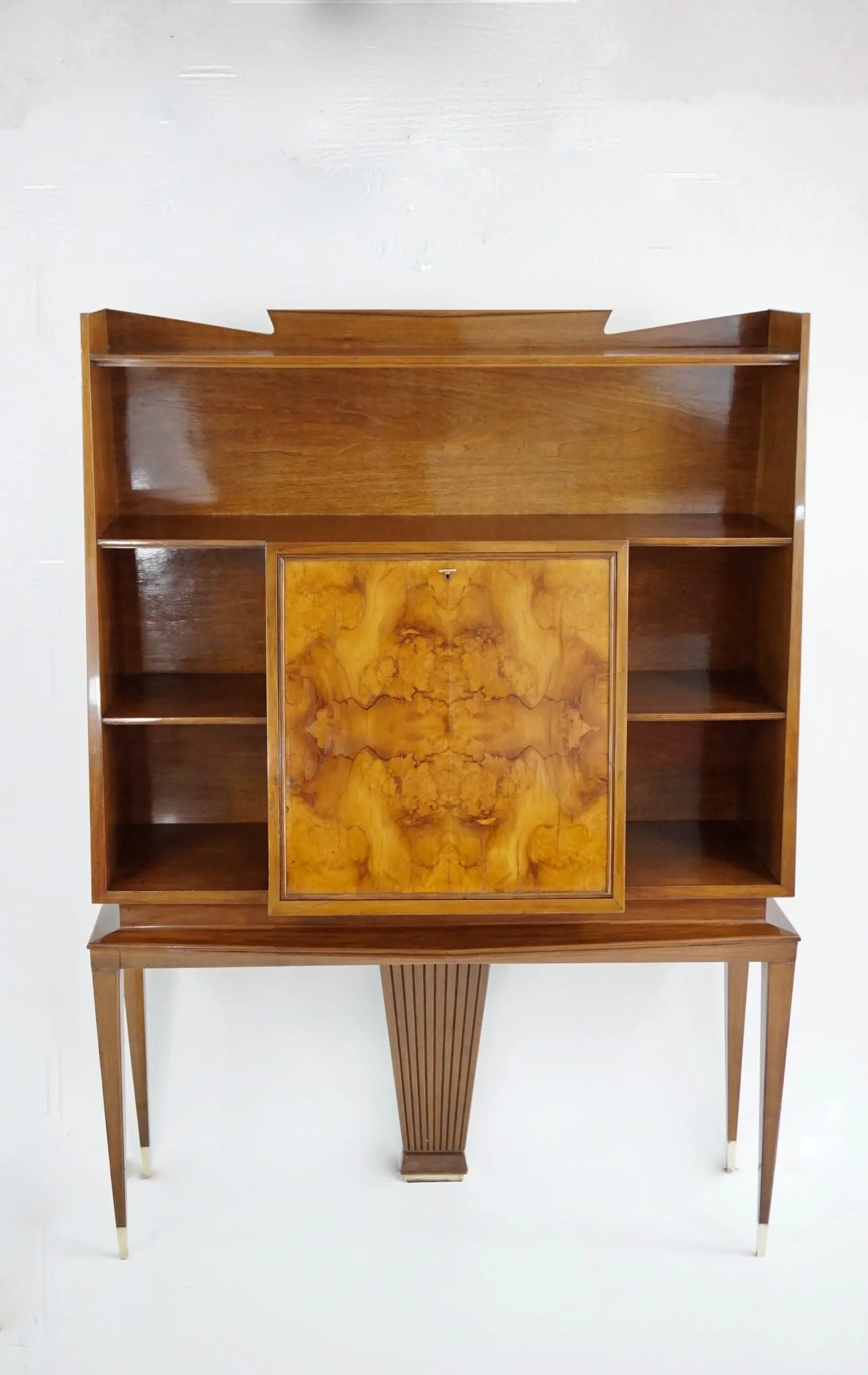 Tomaso Buzzi and Emilio Lancia attr. bookcase cabinet veneered root walnut, 1940 — photo 5