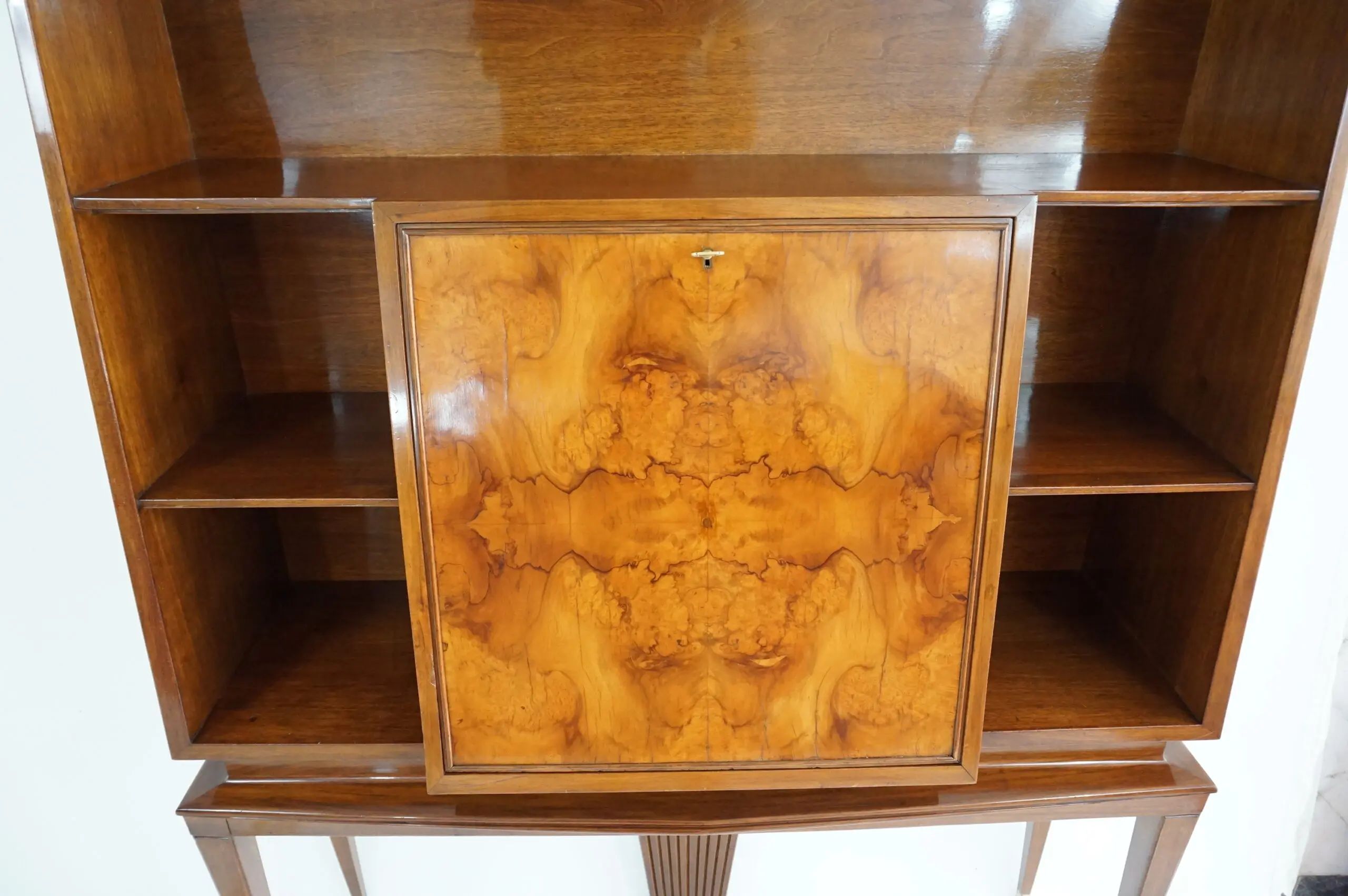 Tomaso Buzzi and Emilio Lancia attr. bookcase cabinet veneered root walnut, 1940 — photo 12