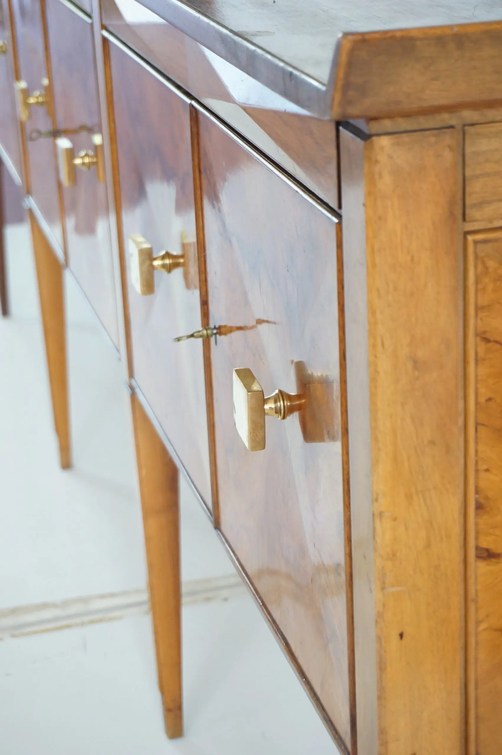 Tomaso  Buzzi & Emilio Lancia att. briar root unique six doors sideboard, 1940 — photo 23