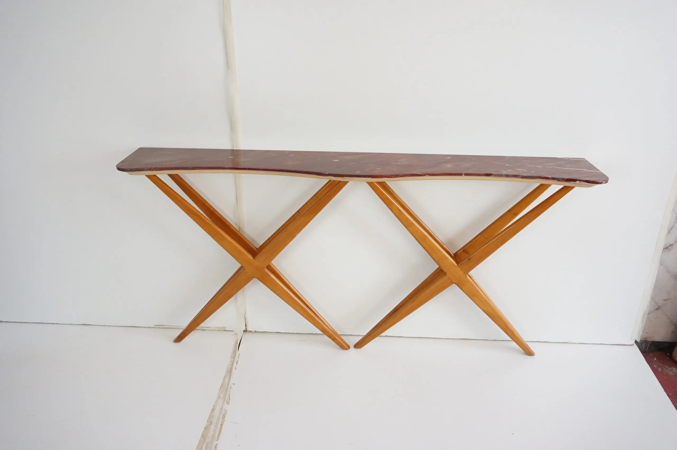 large Studio B.B.P.R. walnut and red  marble top console, double X shaped, 1944 — photo 4