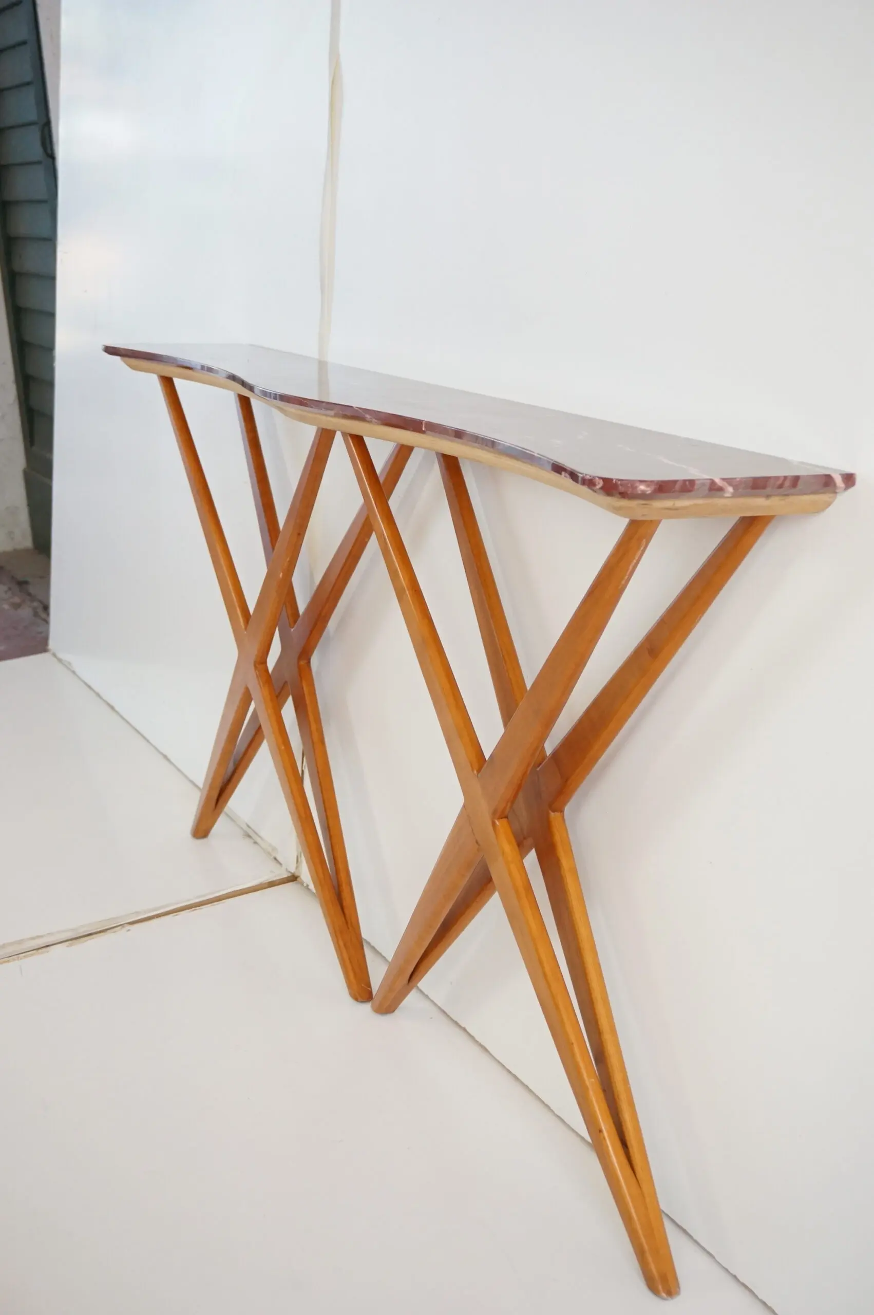 large Studio B.B.P.R. walnut and red  marble top console, double X shaped, 1944 — photo 7