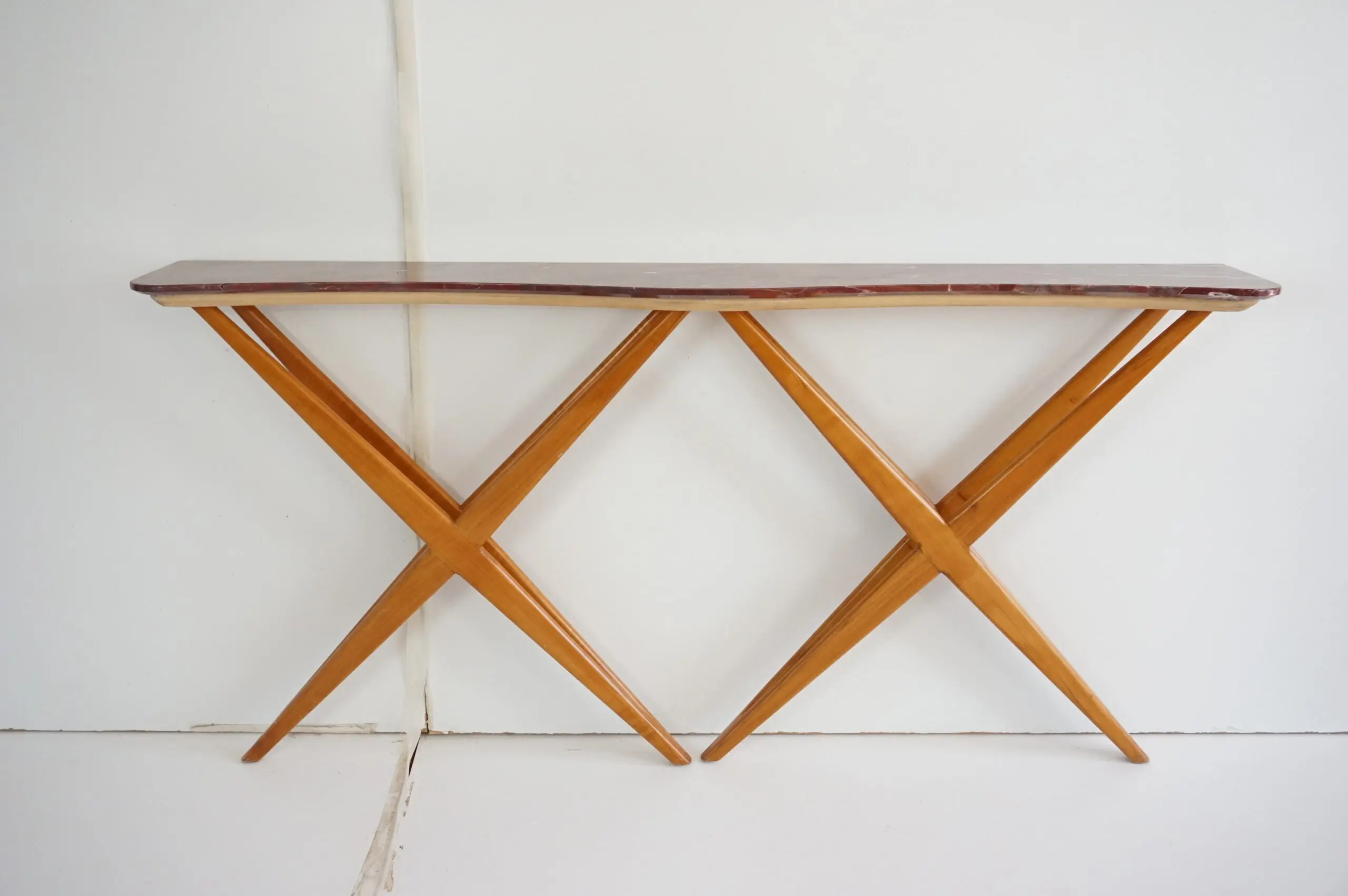 large Studio B.B.P.R. walnut and red  marble top console, double X shaped, 1944 — photo 5