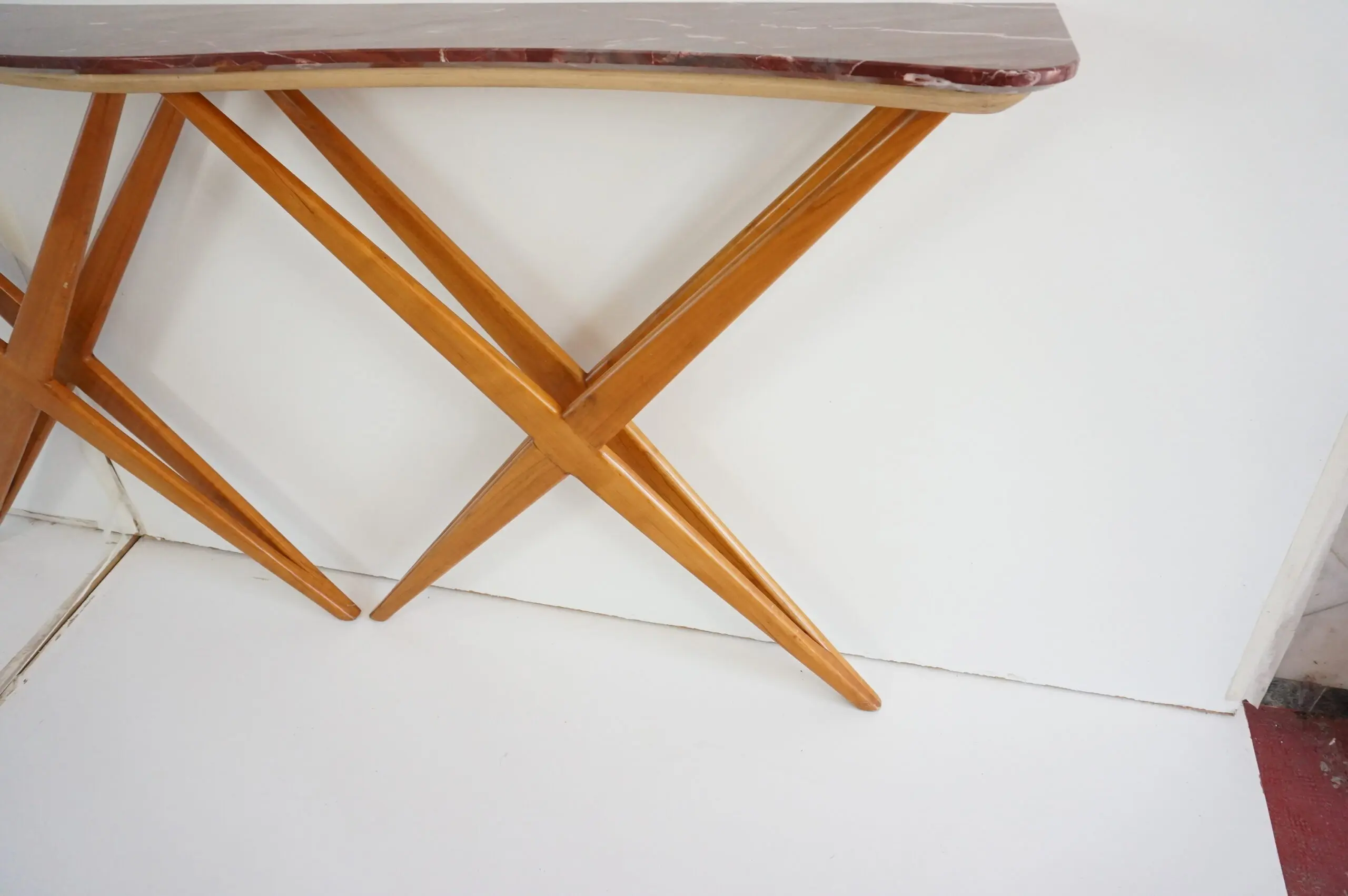 large Studio B.B.P.R. walnut and red  marble top console, double X shaped, 1944 — photo 16