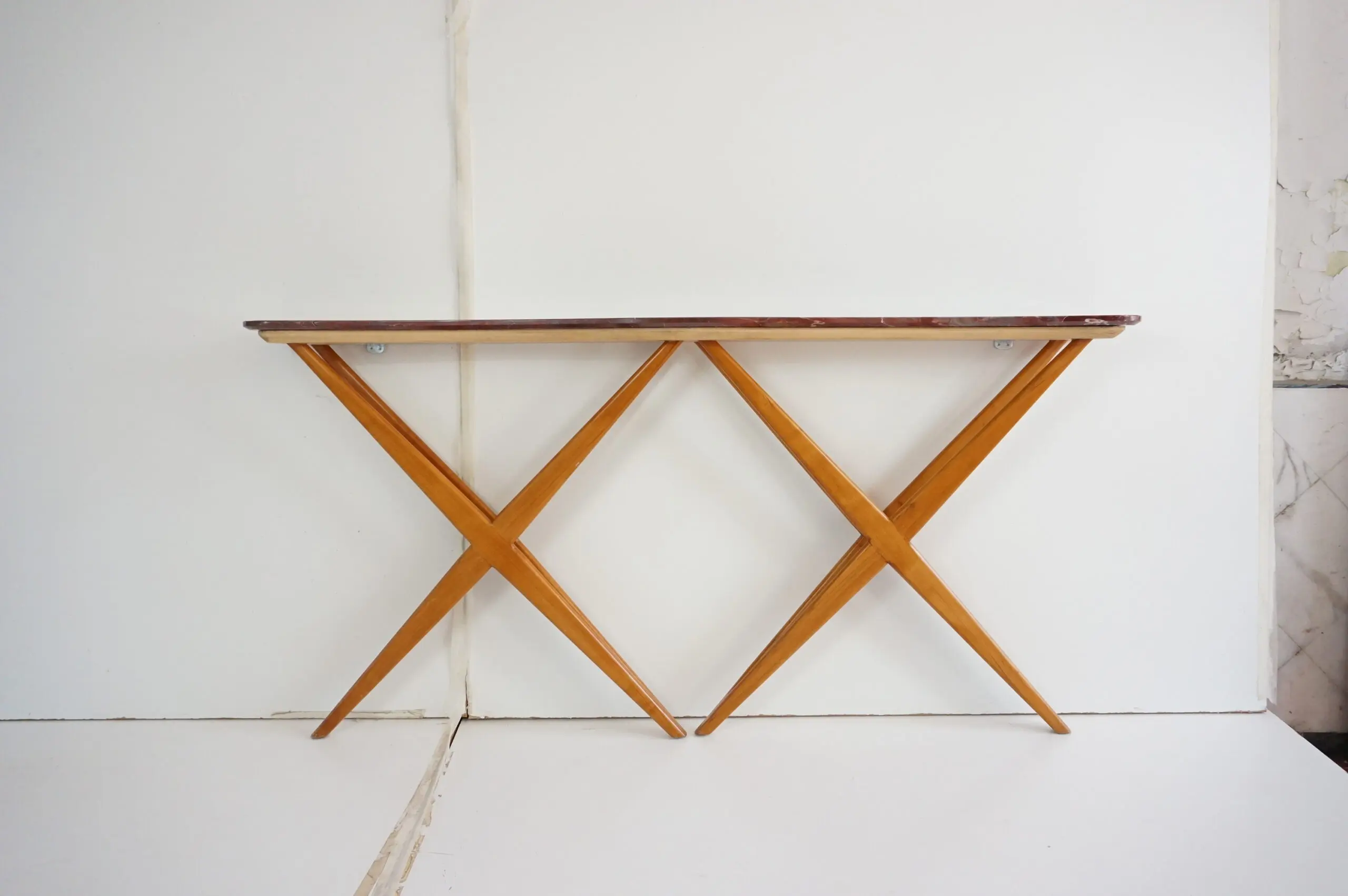 large Studio B.B.P.R. walnut and red  marble top console, double X shaped, 1944 — photo 8