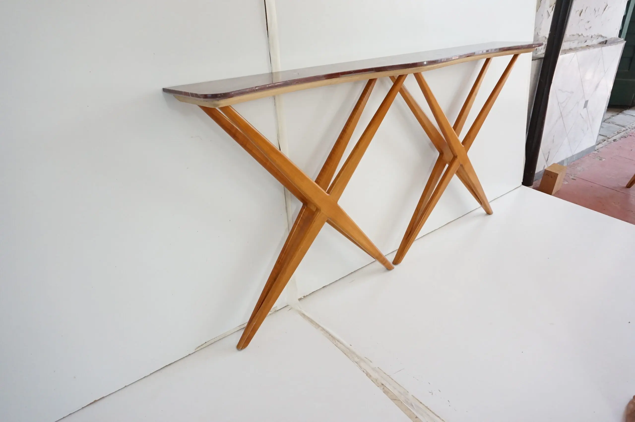large Studio B.B.P.R. walnut and red  marble top console, double X shaped, 1944 — photo 18