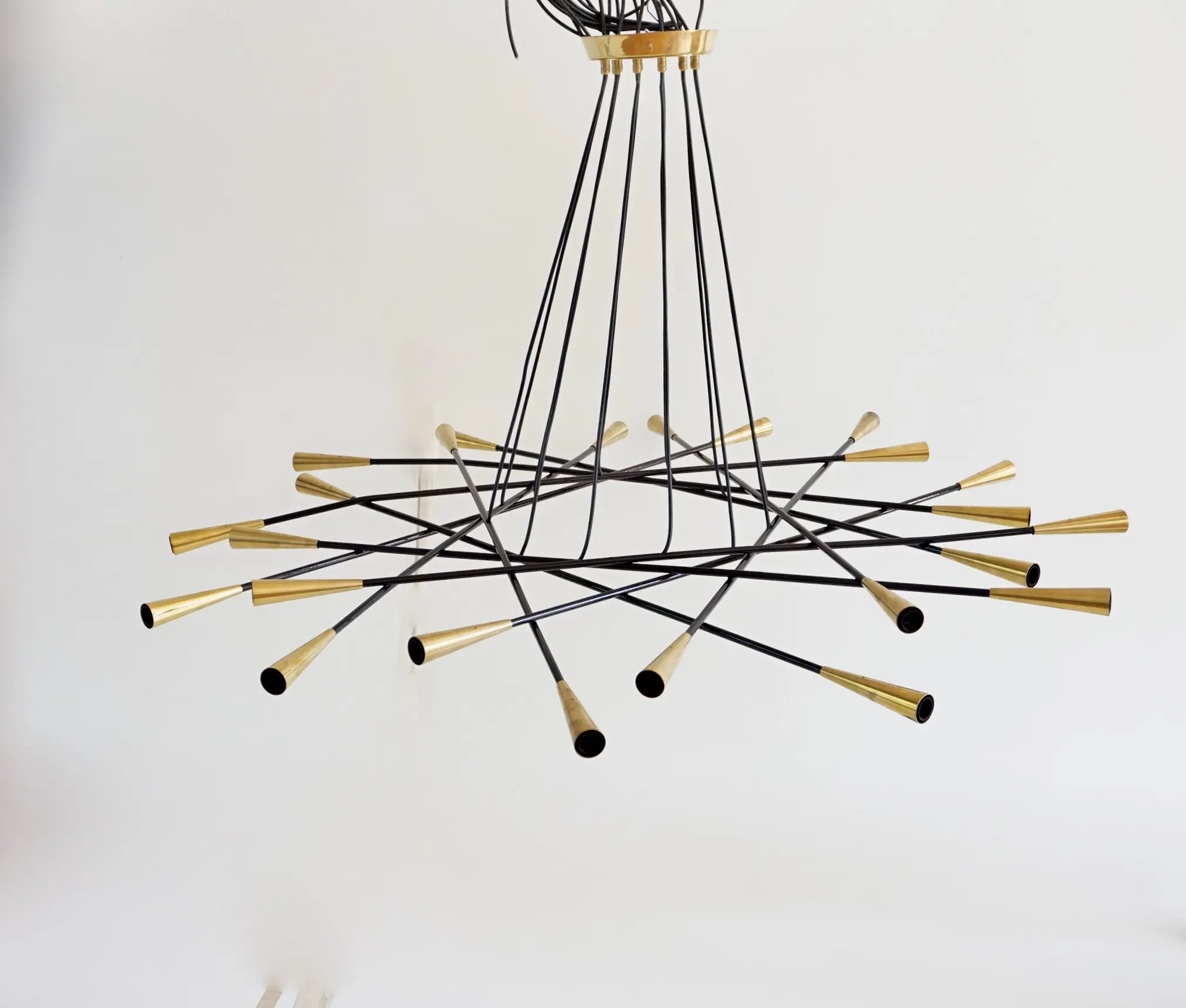 Stilnovo large 24 lights-arms brass ceiling lamp chandelier, Shanghai, 1950 — image 2