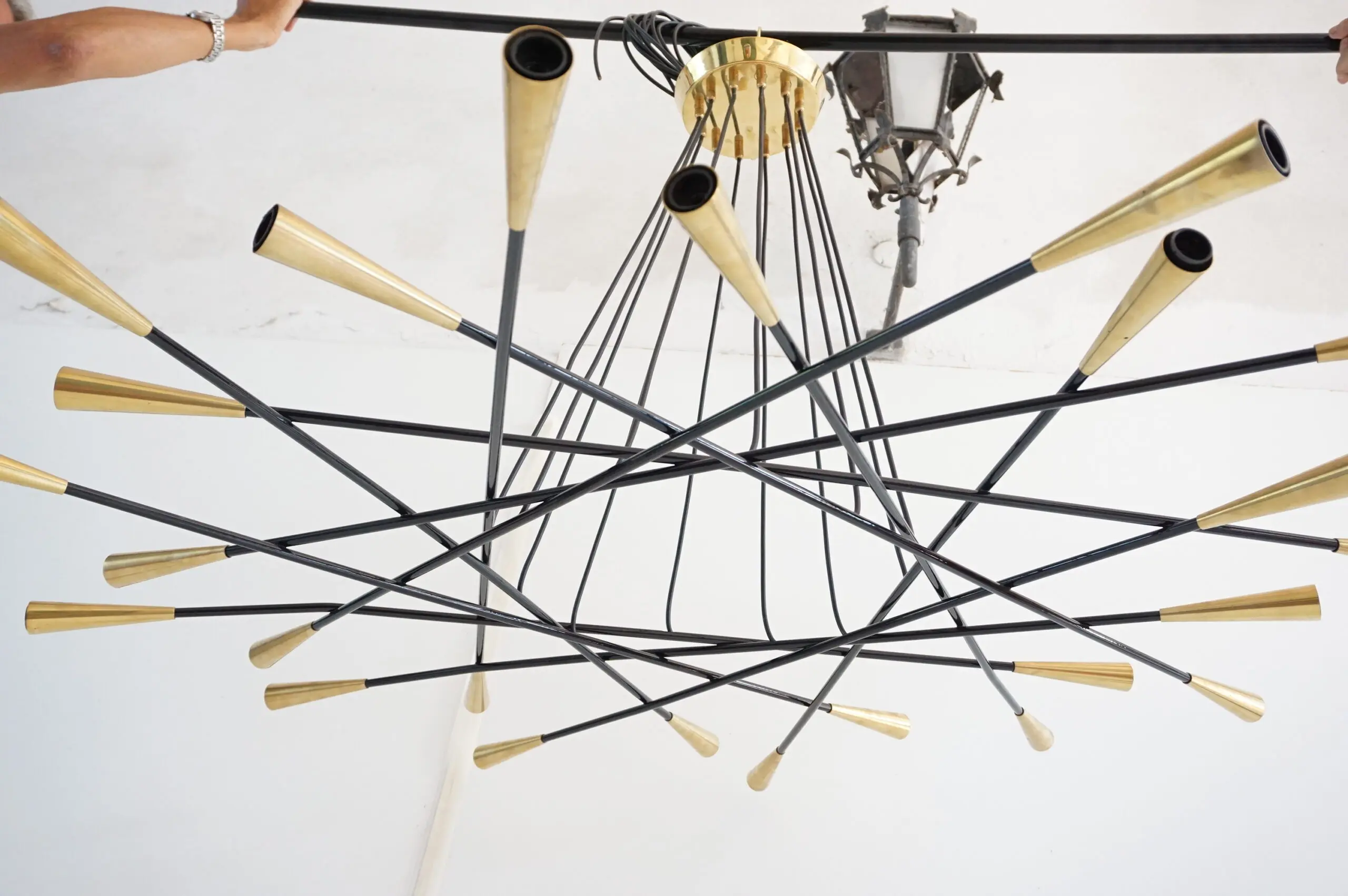 Stilnovo large 24 lights-arms brass ceiling lamp chandelier, Shanghai, 1950 — photo 6