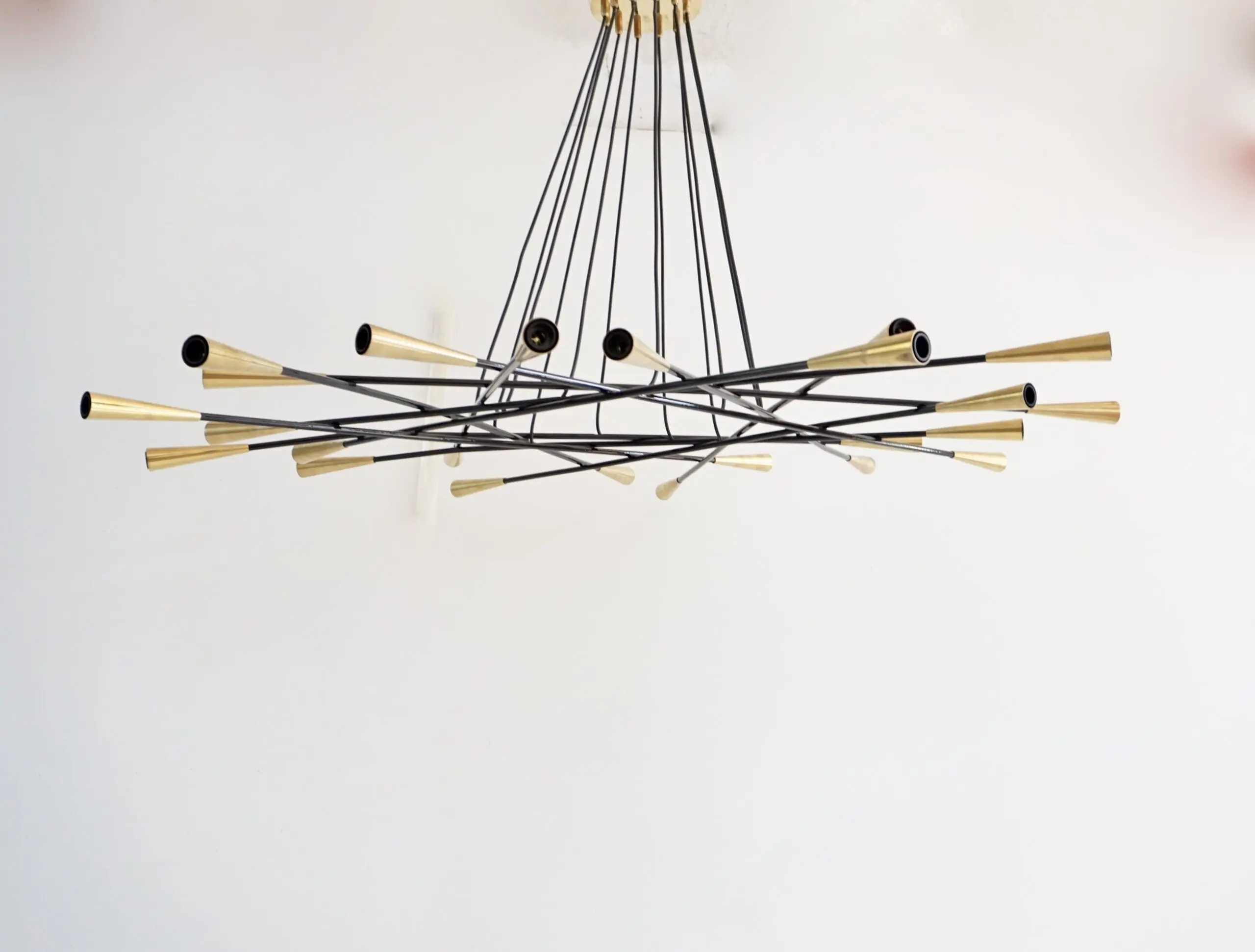 Stilnovo large 24 lights-arms brass ceiling lamp chandelier, Shanghai, 1950 — image 3