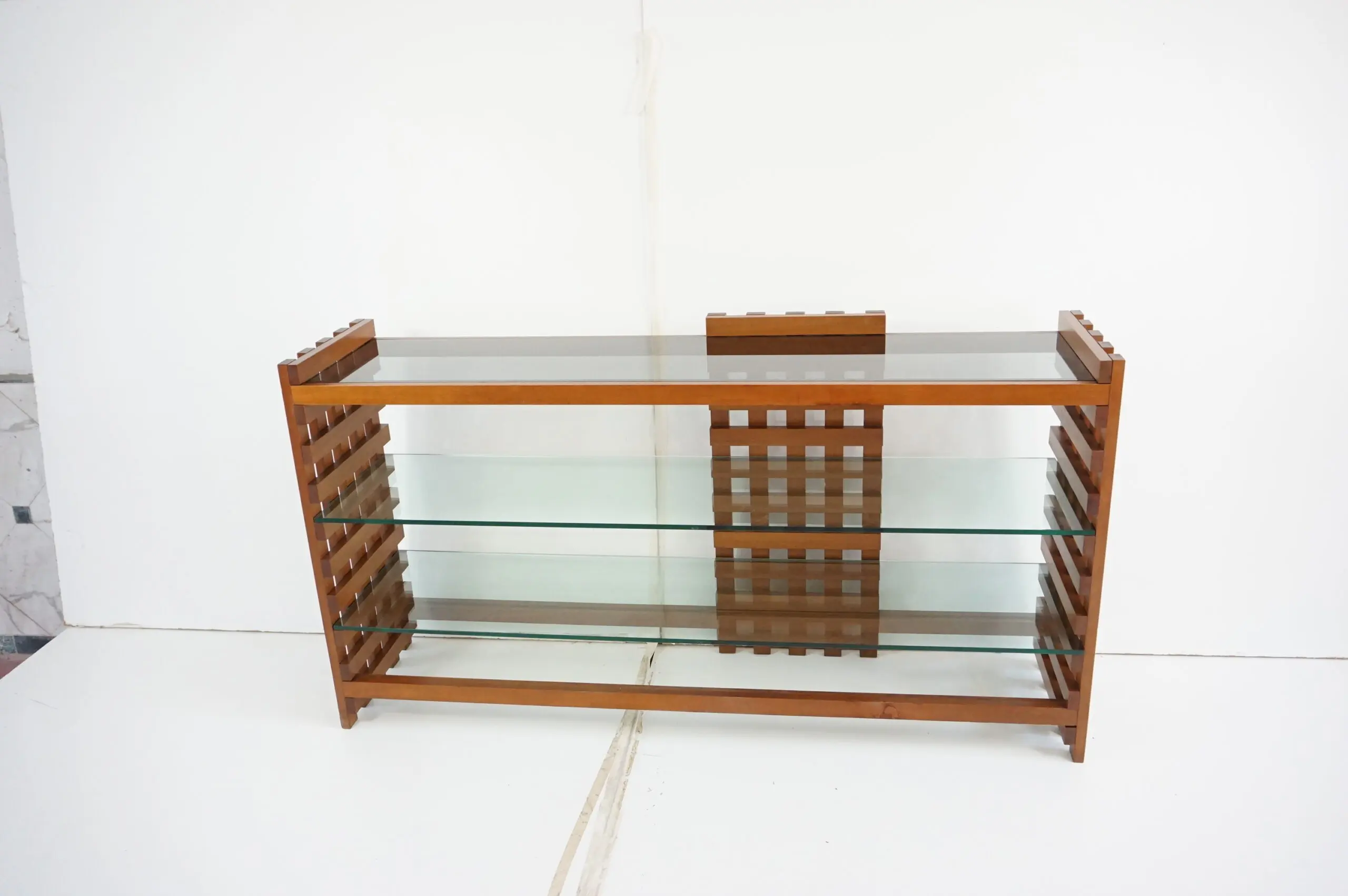 large rationalist bookcase attr. Massimo Vignelli, walnut and glass,1970 — image 2