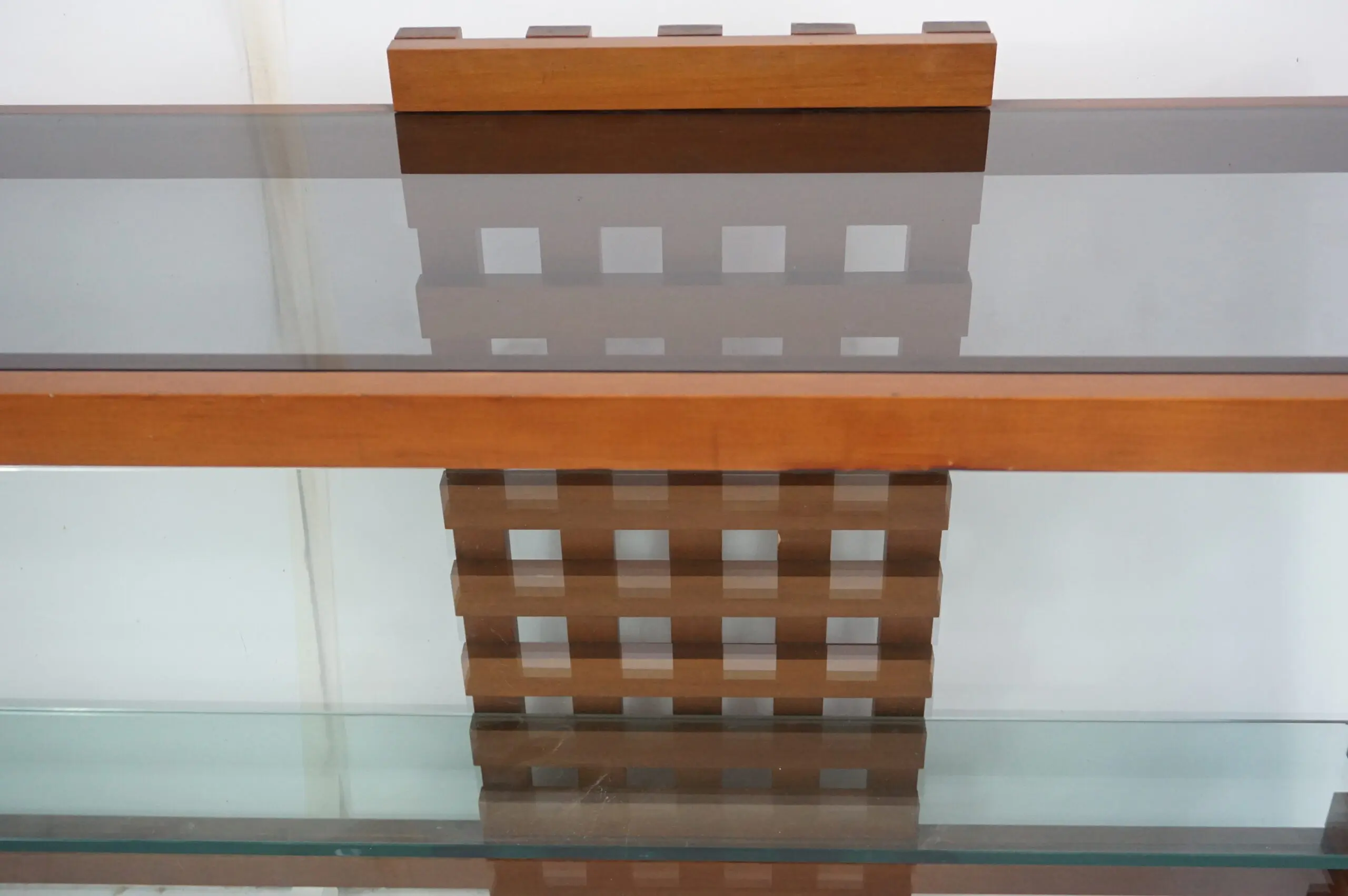 large rationalist bookcase attr. Massimo Vignelli, walnut and glass,1970 — photo 18