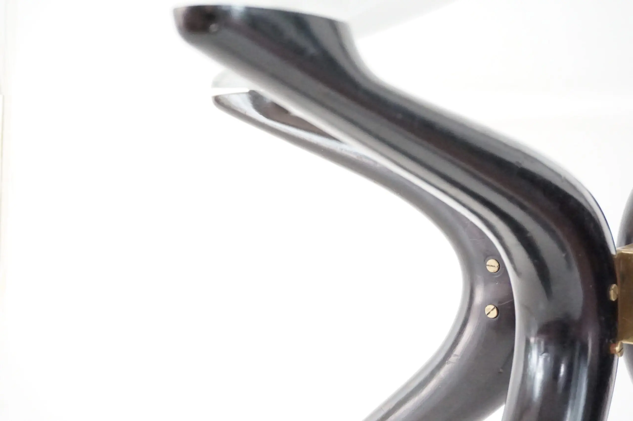 Sculptural round table, follower C.Mollino, lacquered wood, brass and glass, 1945 — photo 7